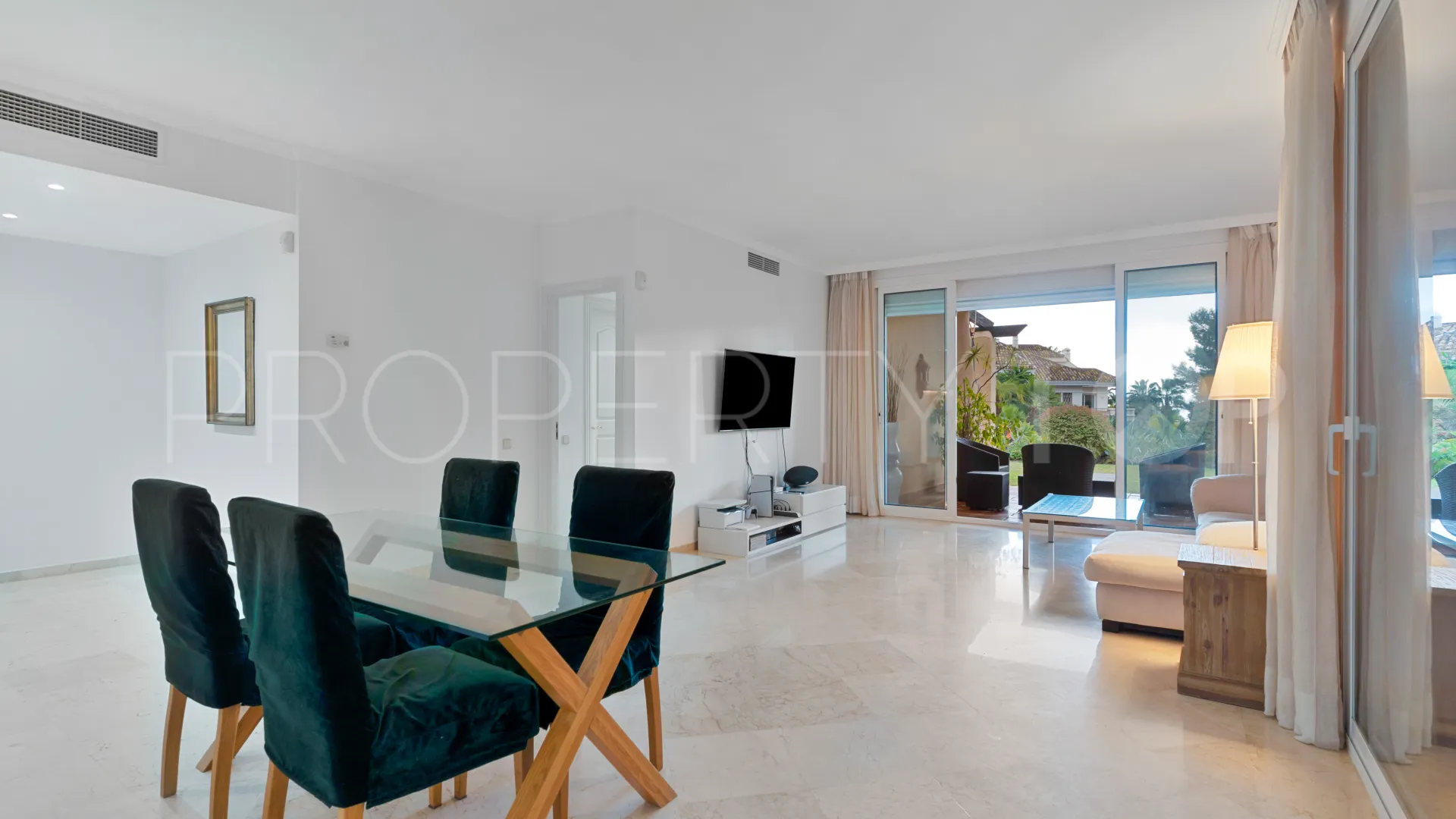 Apartamento planta baja en venta en Sierra Blanca con 3 dormitorios