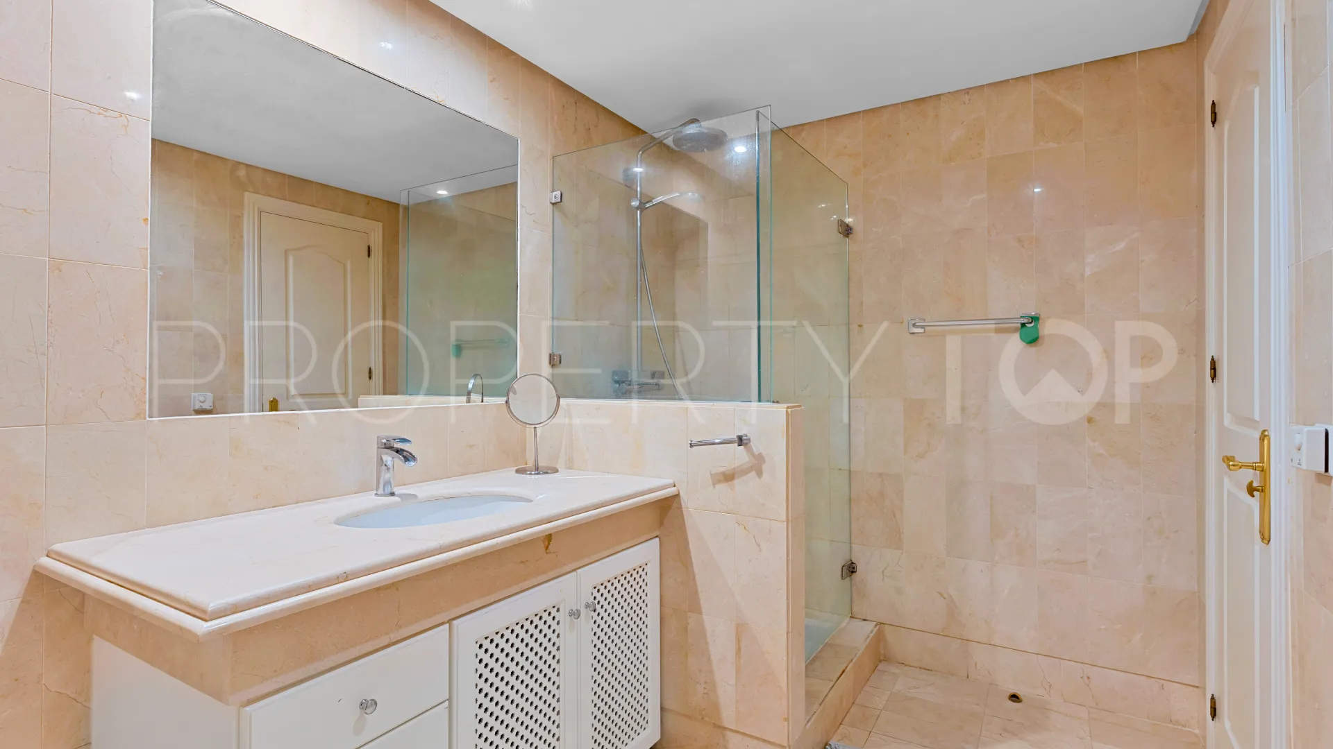 Apartamento planta baja en venta en Sierra Blanca con 3 dormitorios