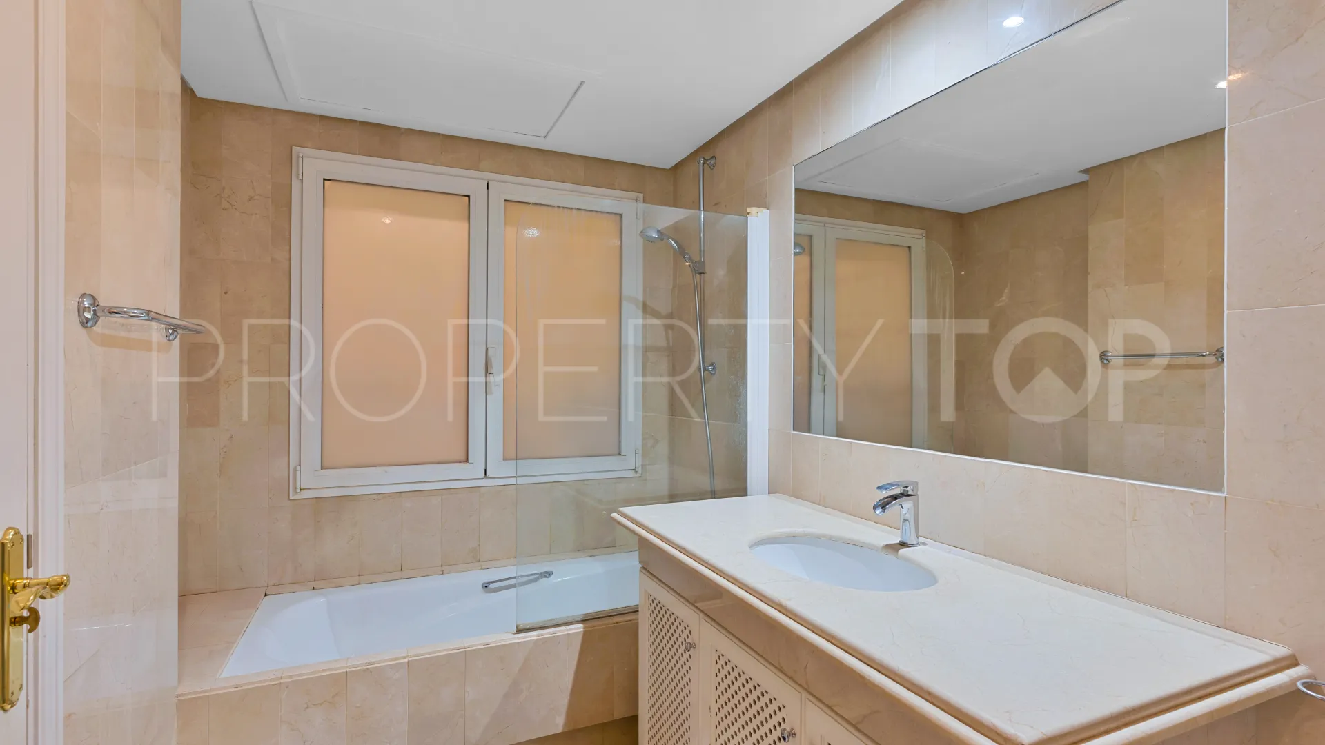 Apartamento planta baja en venta en Sierra Blanca con 3 dormitorios