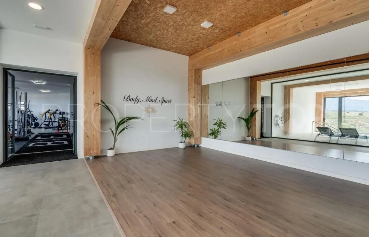Apartamento planta baja en venta en Benahavis con 3 dormitorios