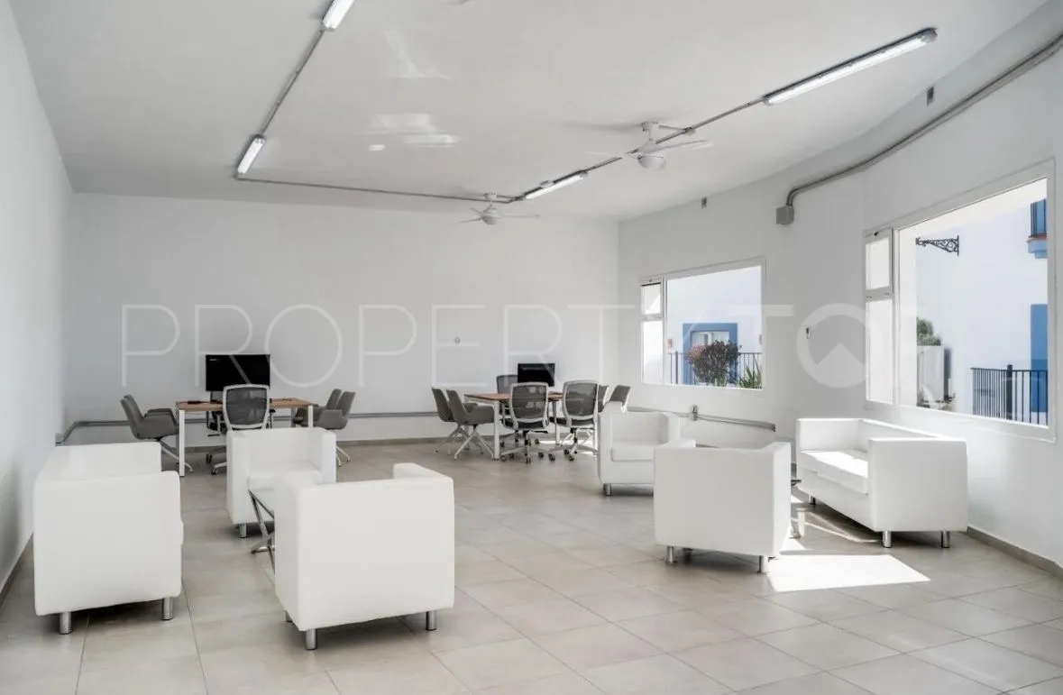Apartamento planta baja en venta en Benahavis con 3 dormitorios