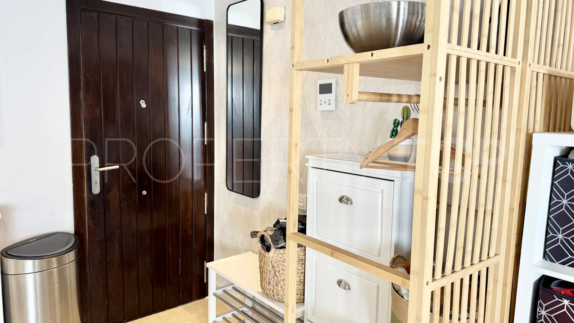 Apartamento planta baja en venta en Benahavis con 3 dormitorios