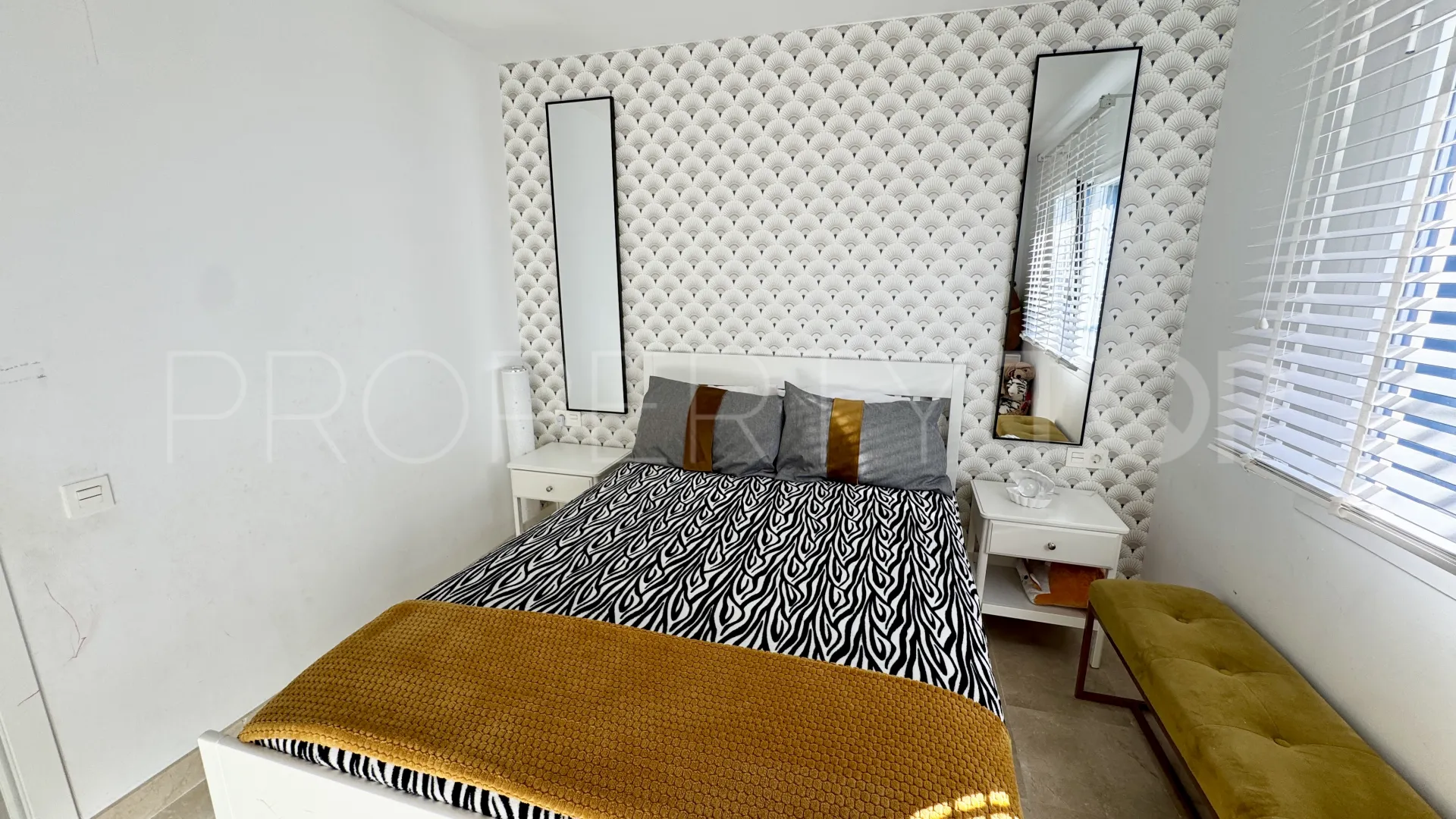 Apartamento planta baja en venta en Benahavis con 3 dormitorios