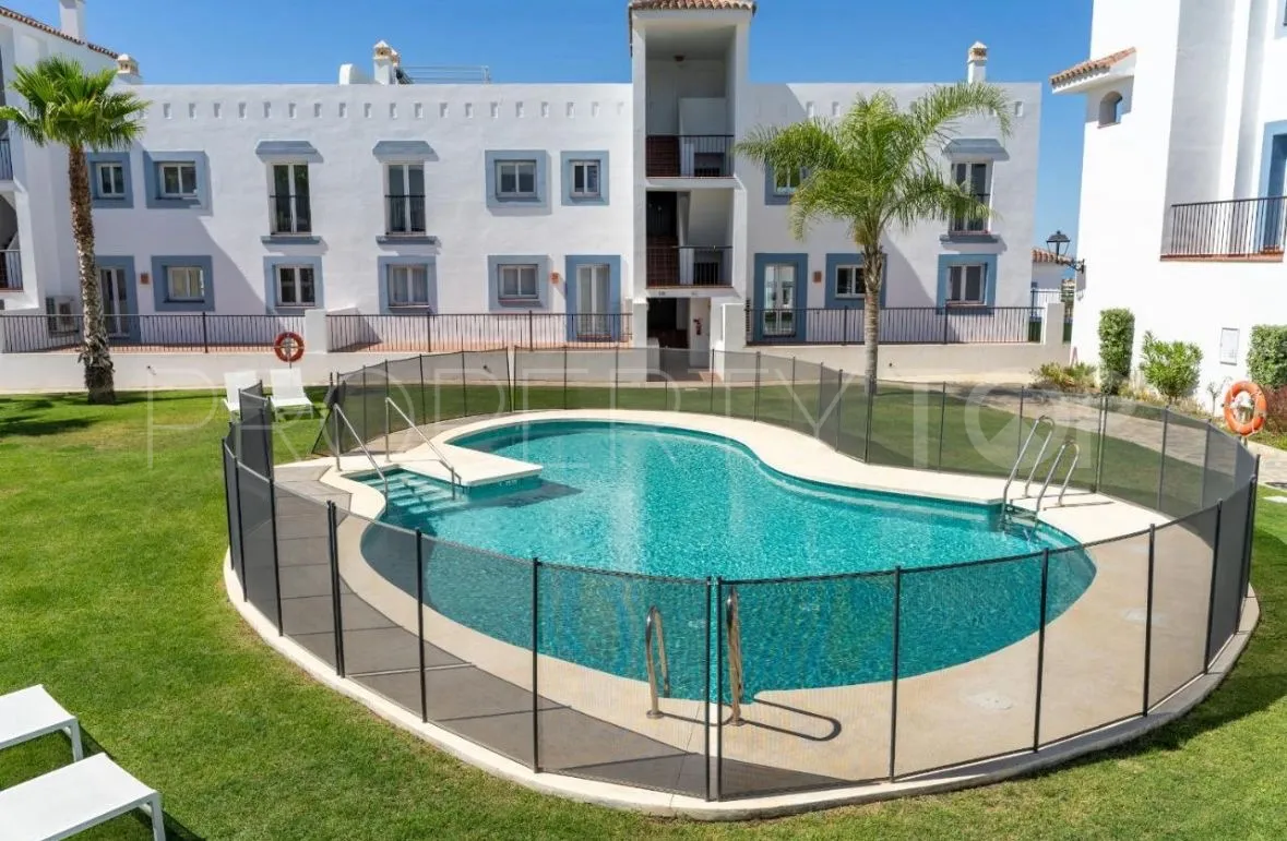 Apartamento planta baja en venta en Benahavis con 3 dormitorios