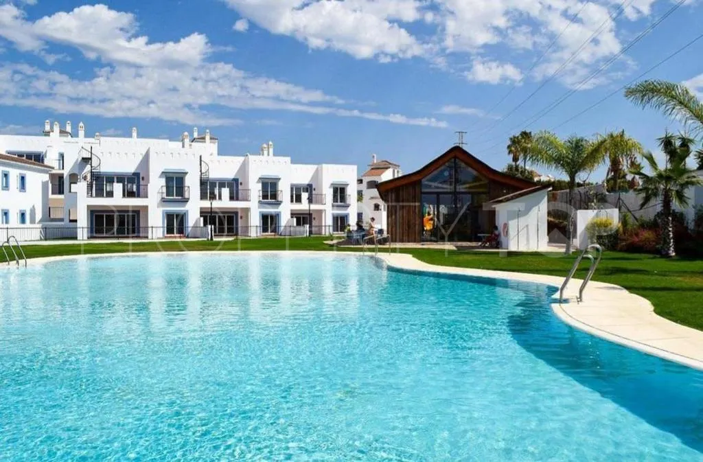 Apartamento planta baja en venta en Benahavis con 3 dormitorios