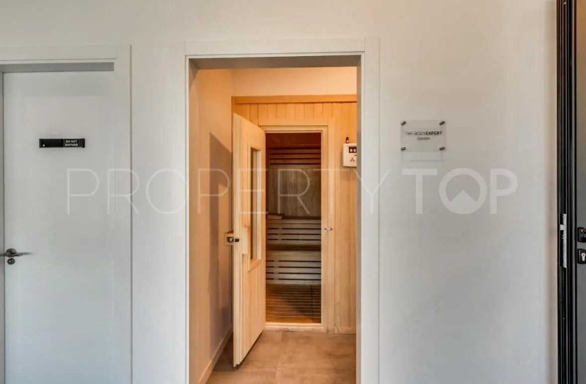 Apartamento planta baja en venta en Benahavis con 3 dormitorios