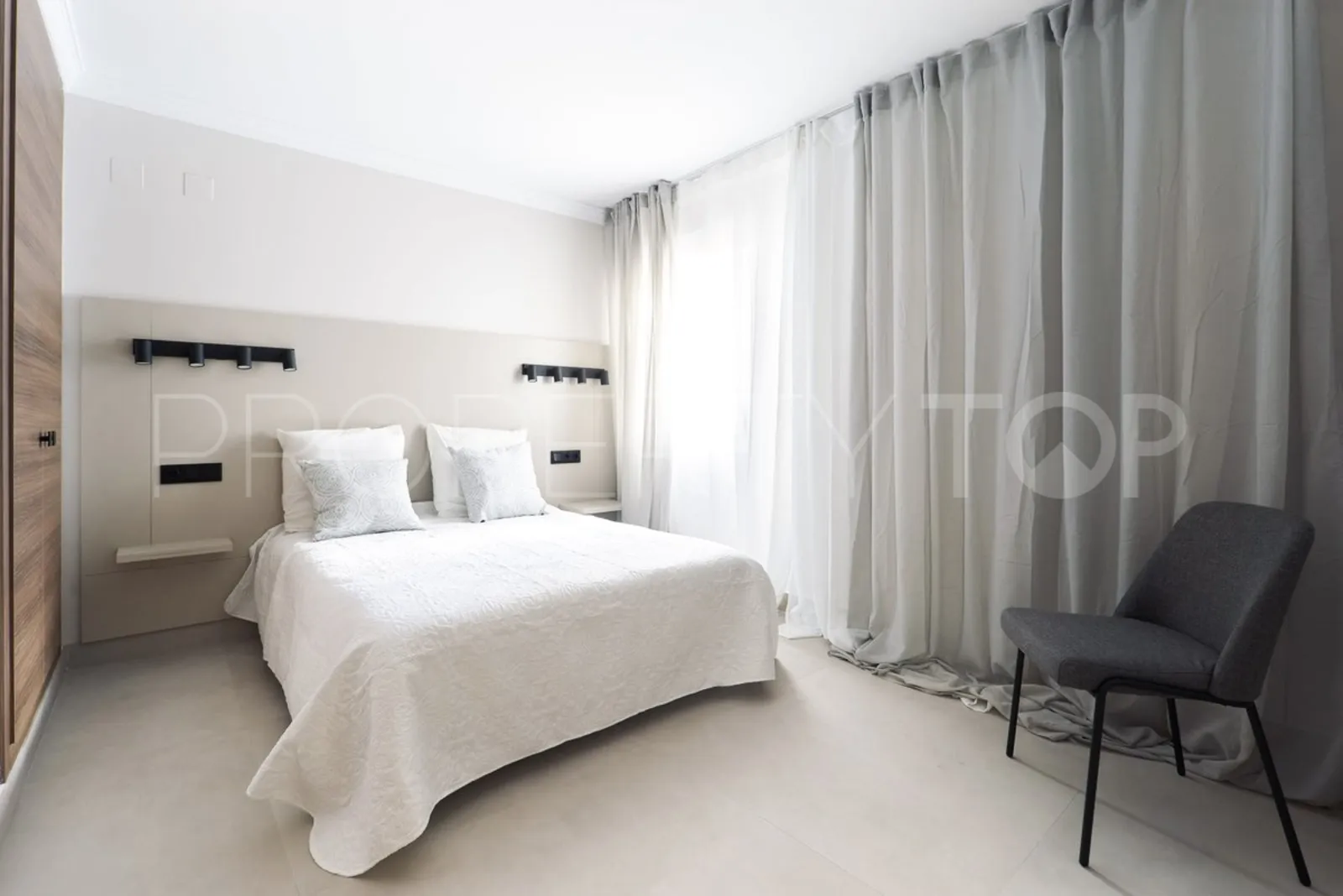 Apartamento planta baja en venta de 3 dormitorios en Nueva Alcantara
