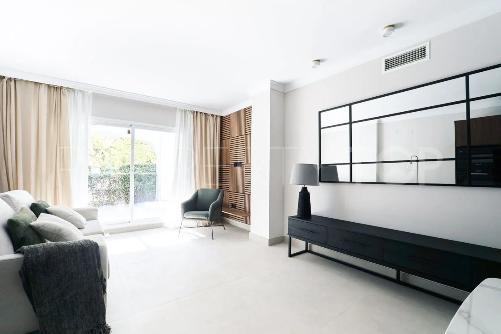 Apartamento planta baja en venta de 3 dormitorios en Nueva Alcantara
