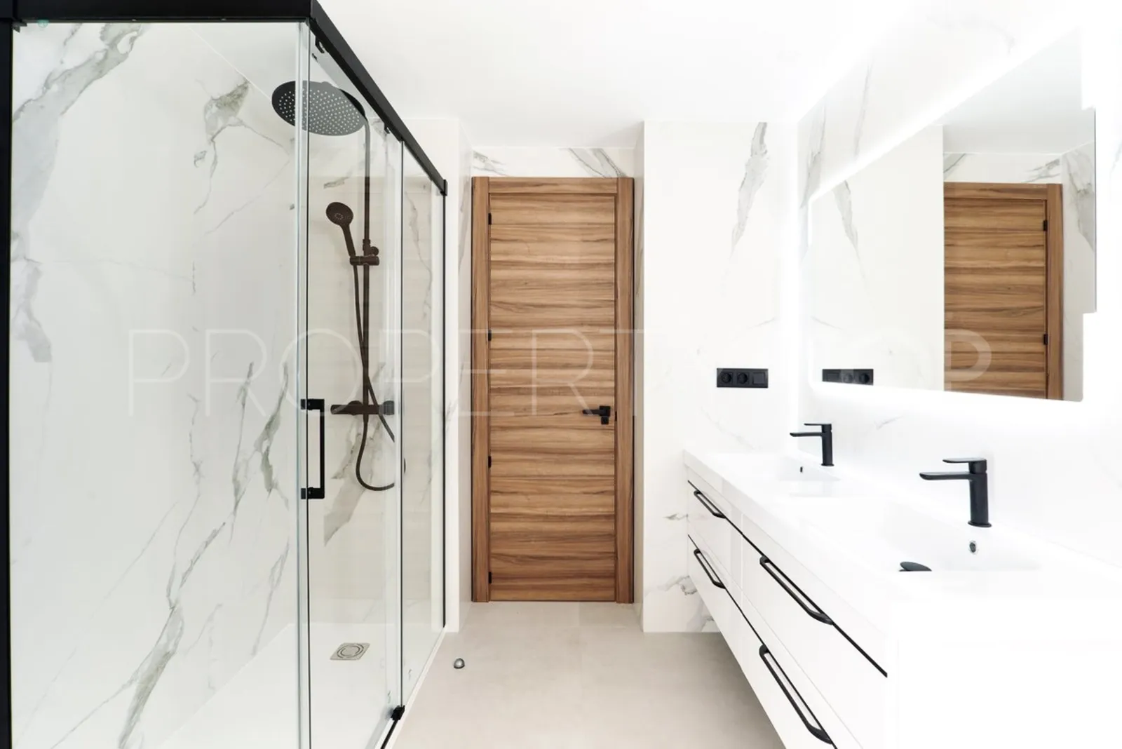 Apartamento planta baja en venta de 3 dormitorios en Nueva Alcantara
