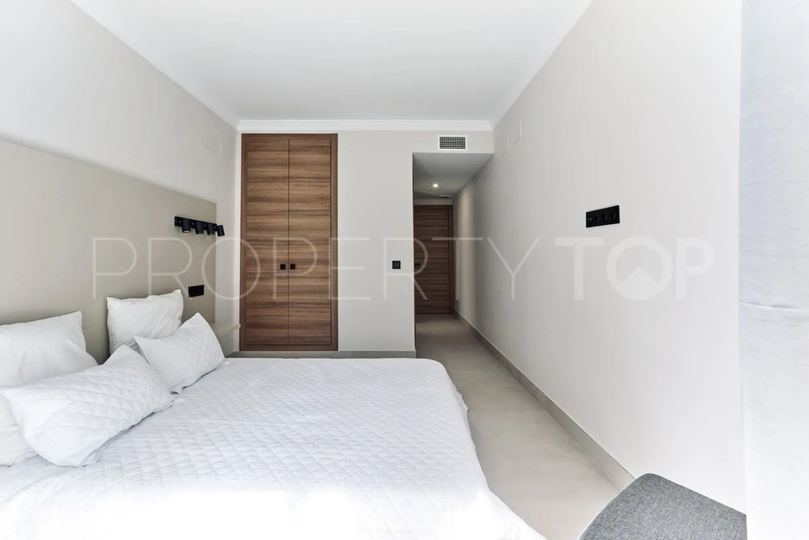 Apartamento planta baja en venta de 3 dormitorios en Nueva Alcantara