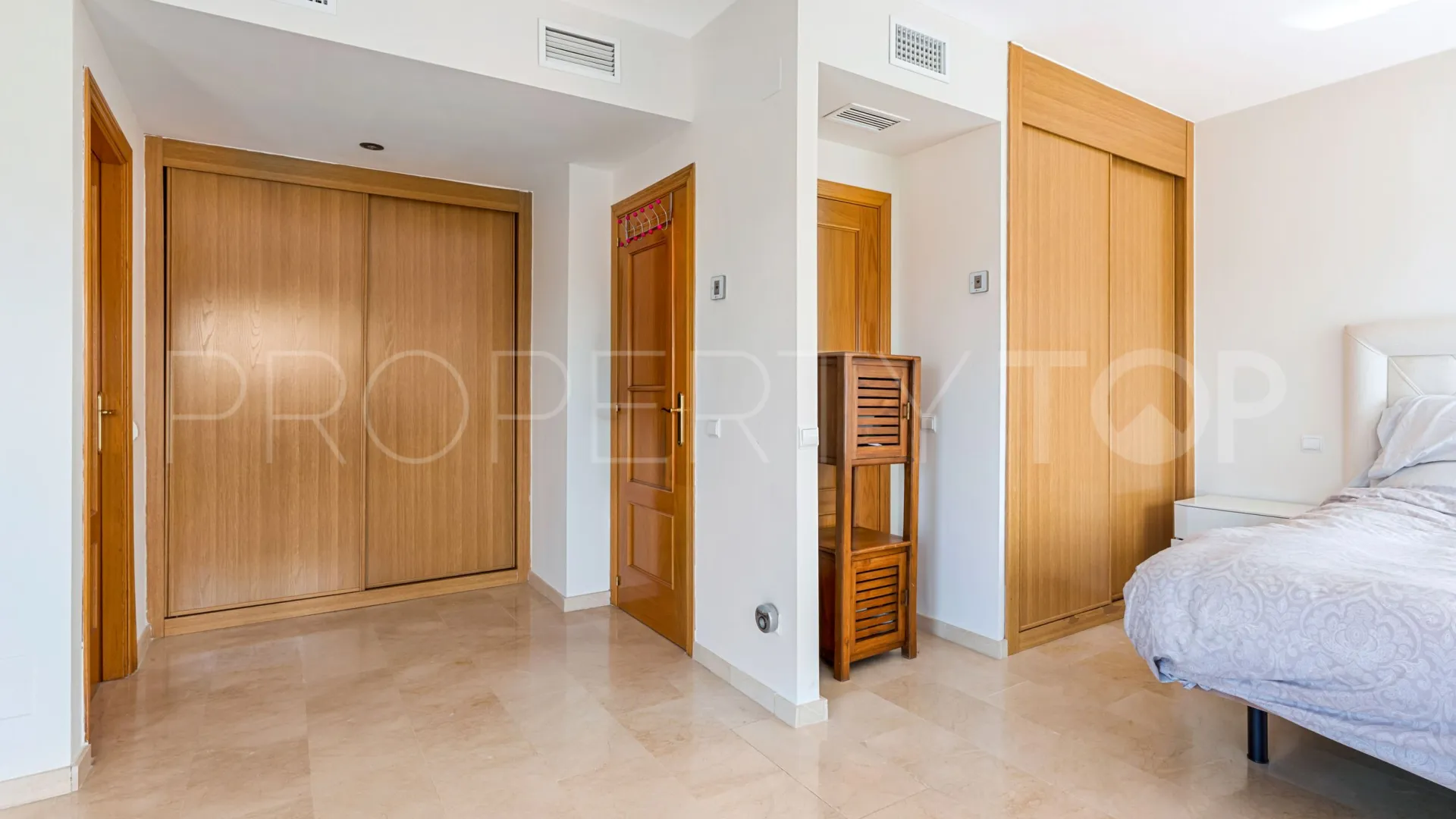 Buy 3 bedrooms duplex penthouse in Selwo