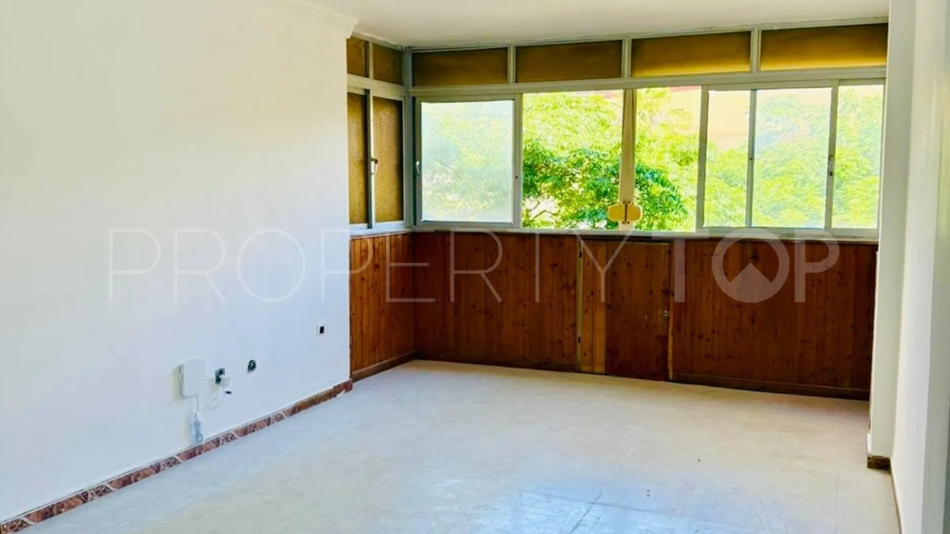 For sale apartment with 3 bedrooms in Estepona Centre