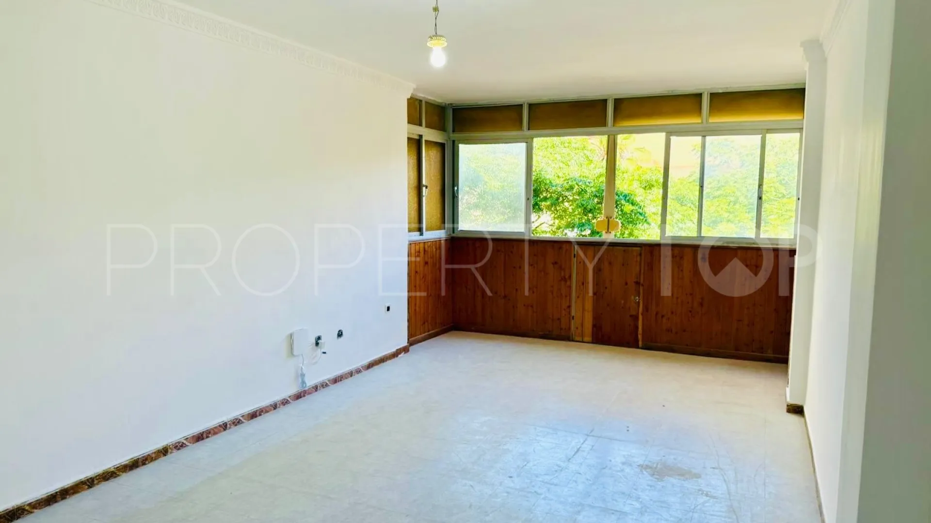 For sale apartment with 3 bedrooms in Estepona Centre
