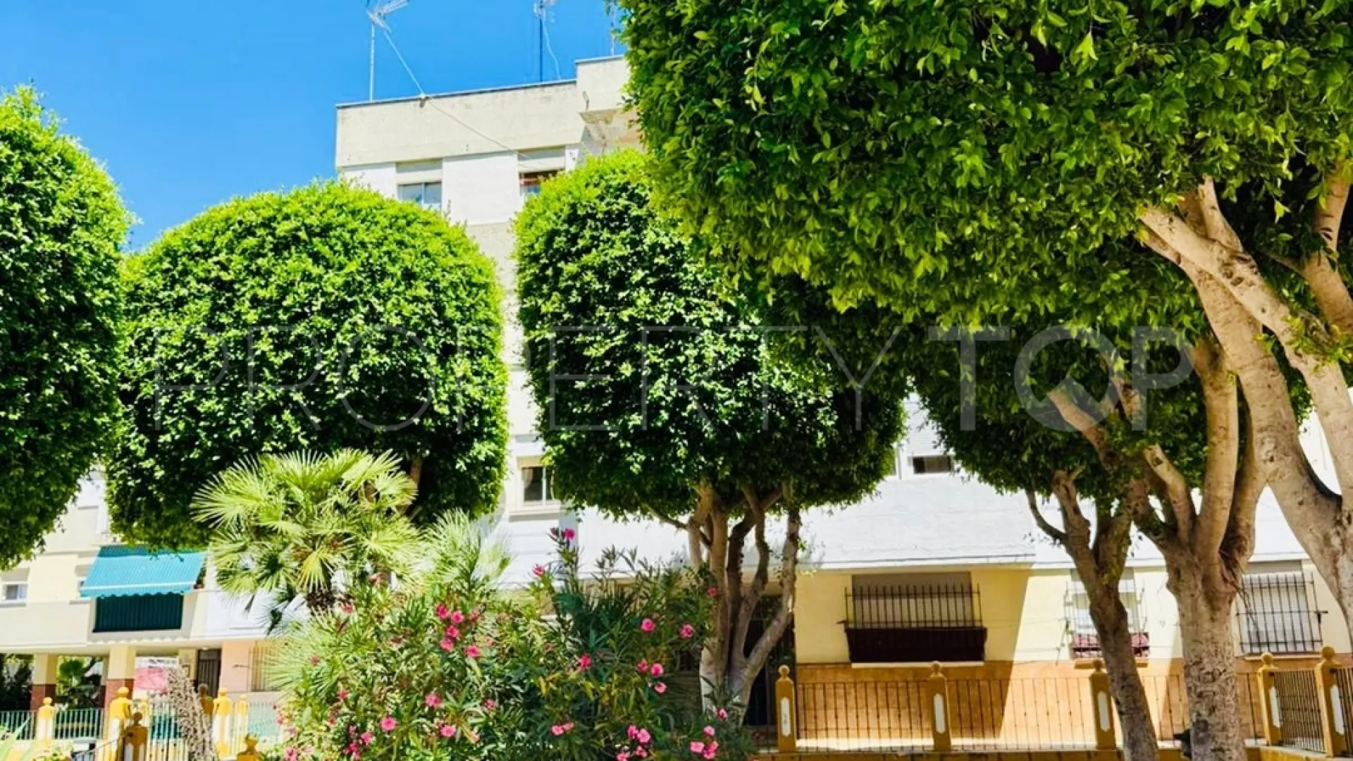 For sale apartment with 3 bedrooms in Estepona Centre
