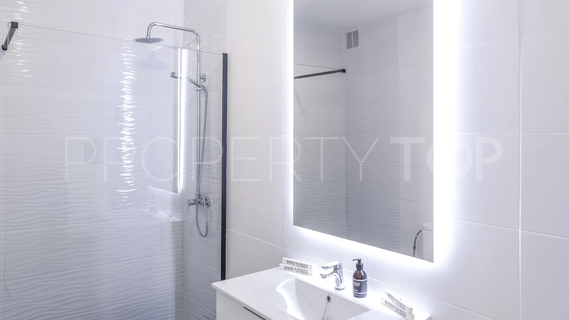 Apartamento en venta de 2 dormitorios en Sotogrande