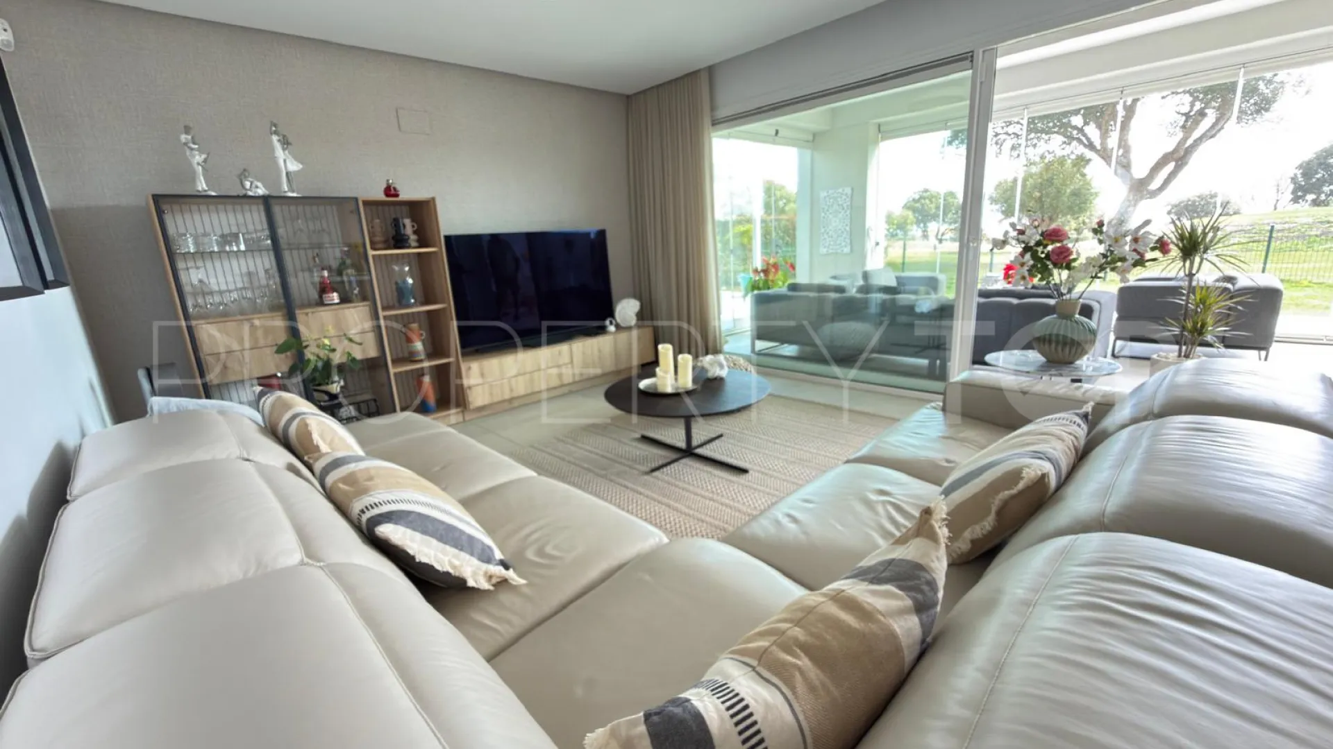 Apartamento planta baja con 3 dormitorios a la venta en Emerald Greens