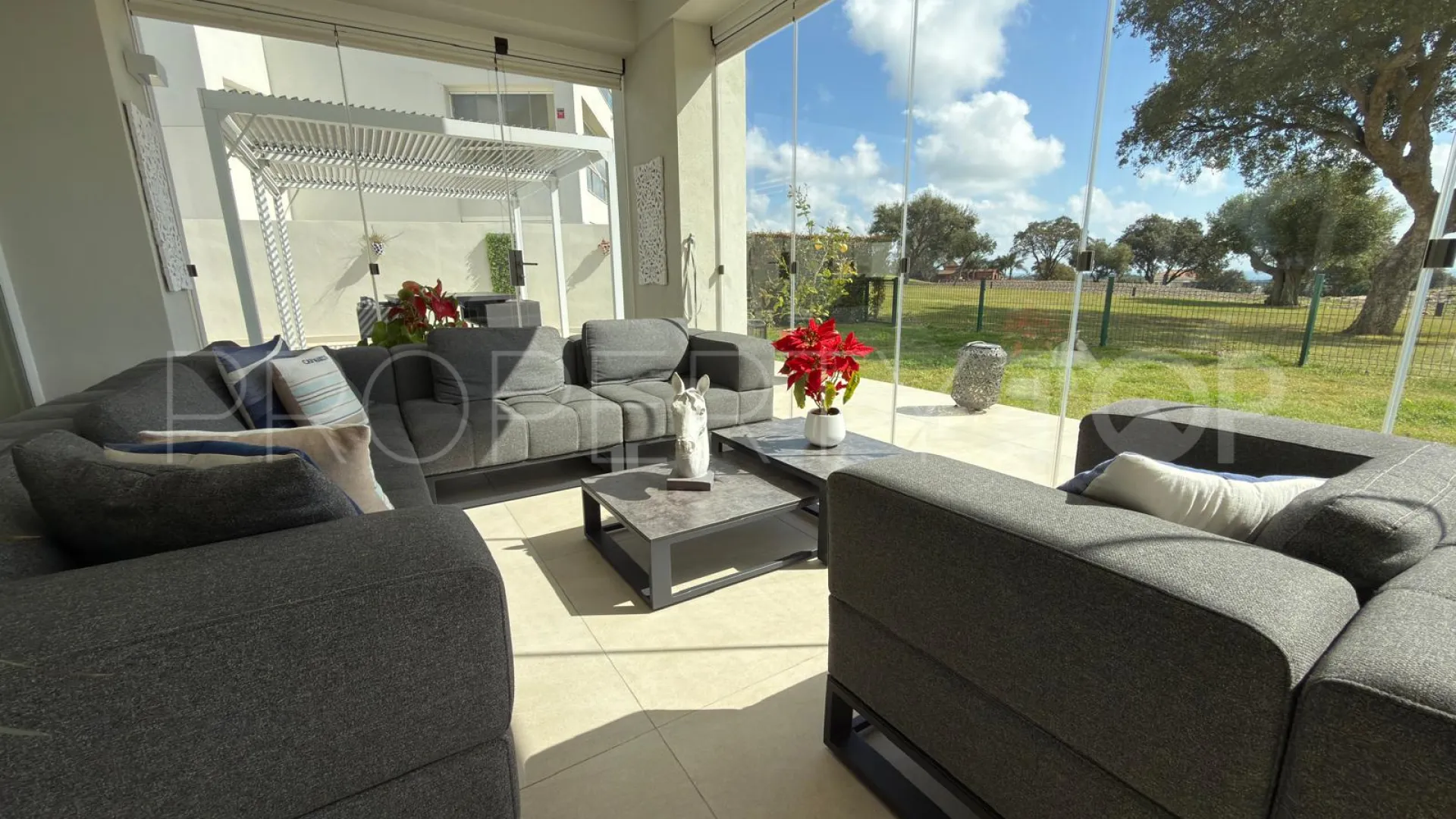 Apartamento planta baja con 3 dormitorios a la venta en Emerald Greens