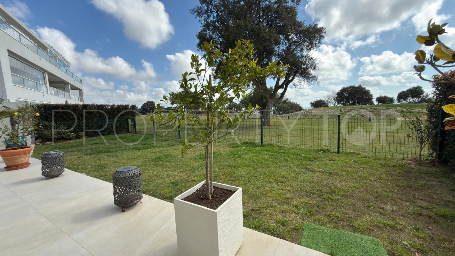 Apartamento planta baja con 3 dormitorios a la venta en Emerald Greens