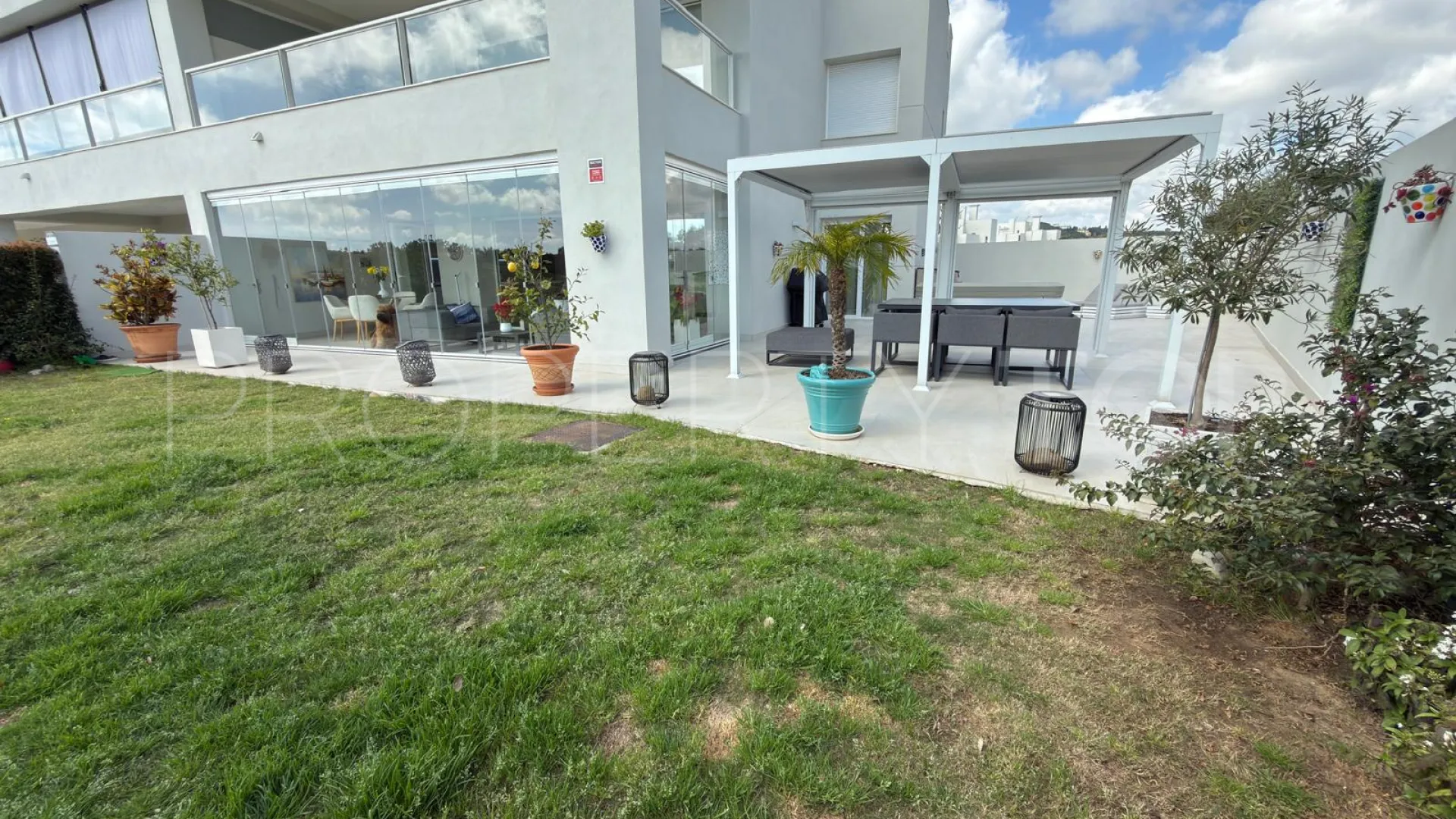 Apartamento planta baja con 3 dormitorios a la venta en Emerald Greens