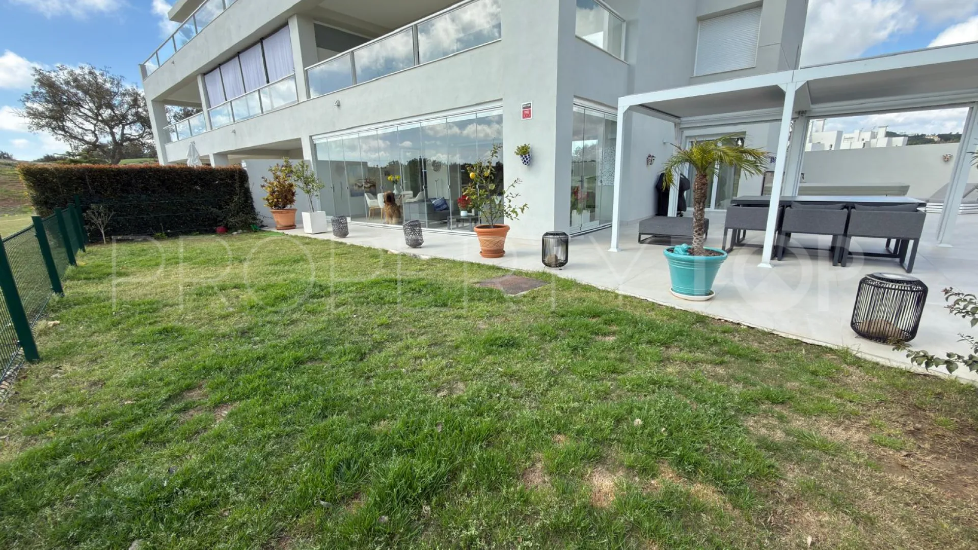 Apartamento planta baja con 3 dormitorios a la venta en Emerald Greens