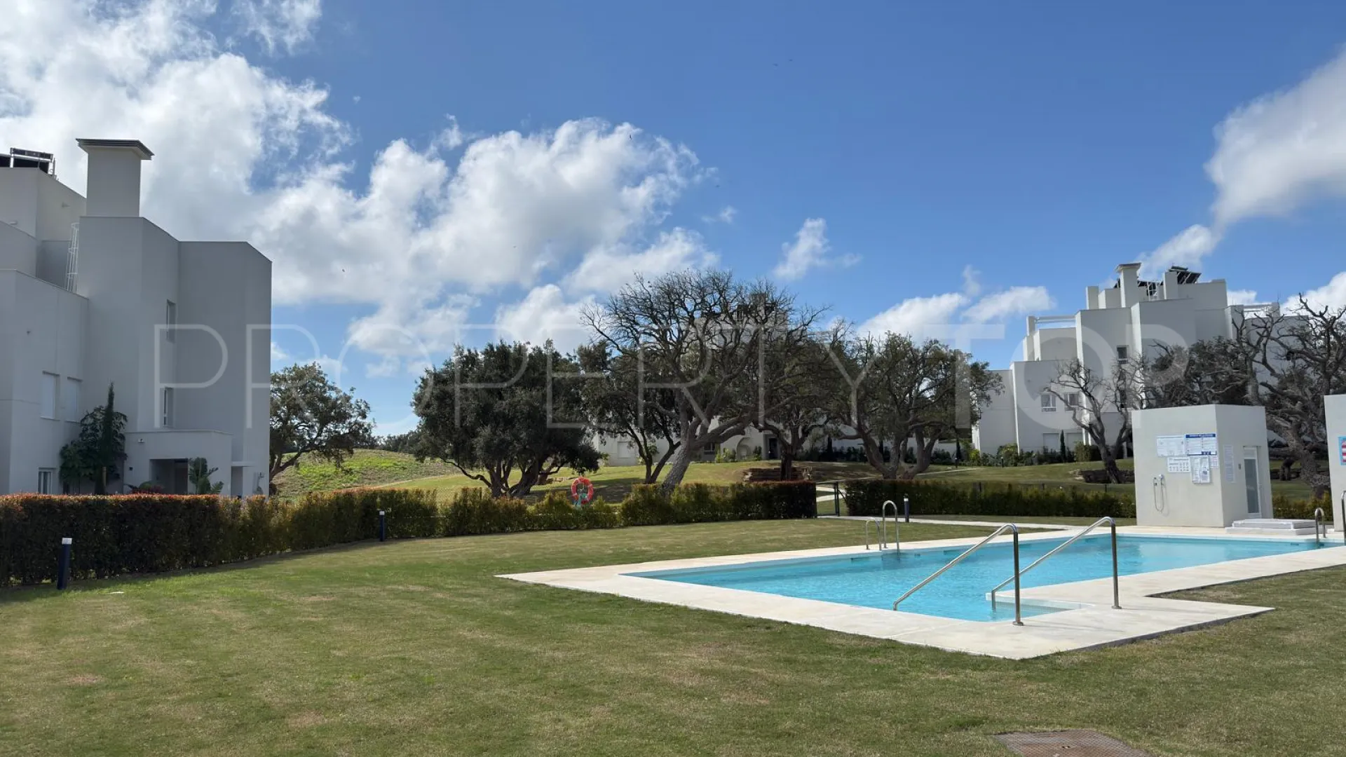 Apartamento planta baja con 3 dormitorios a la venta en Emerald Greens