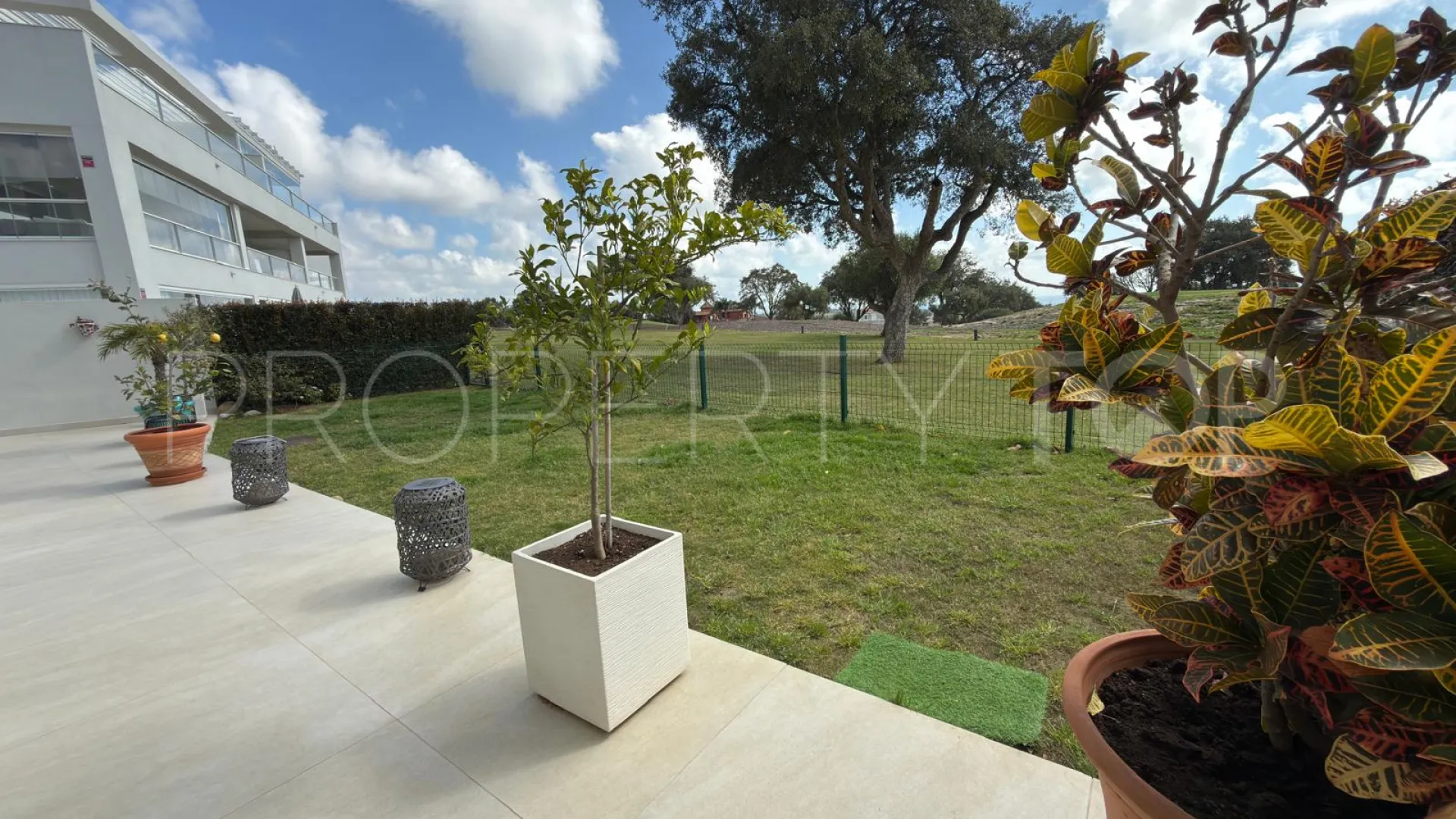 Apartamento planta baja con 3 dormitorios a la venta en Emerald Greens