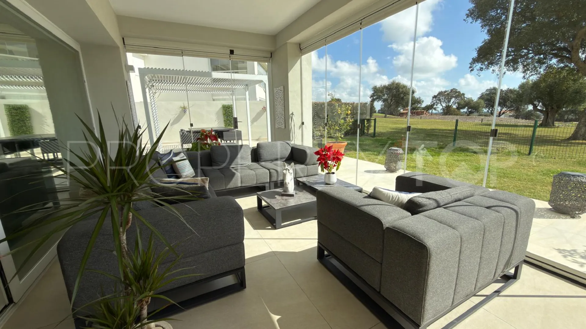Apartamento planta baja con 3 dormitorios a la venta en Emerald Greens