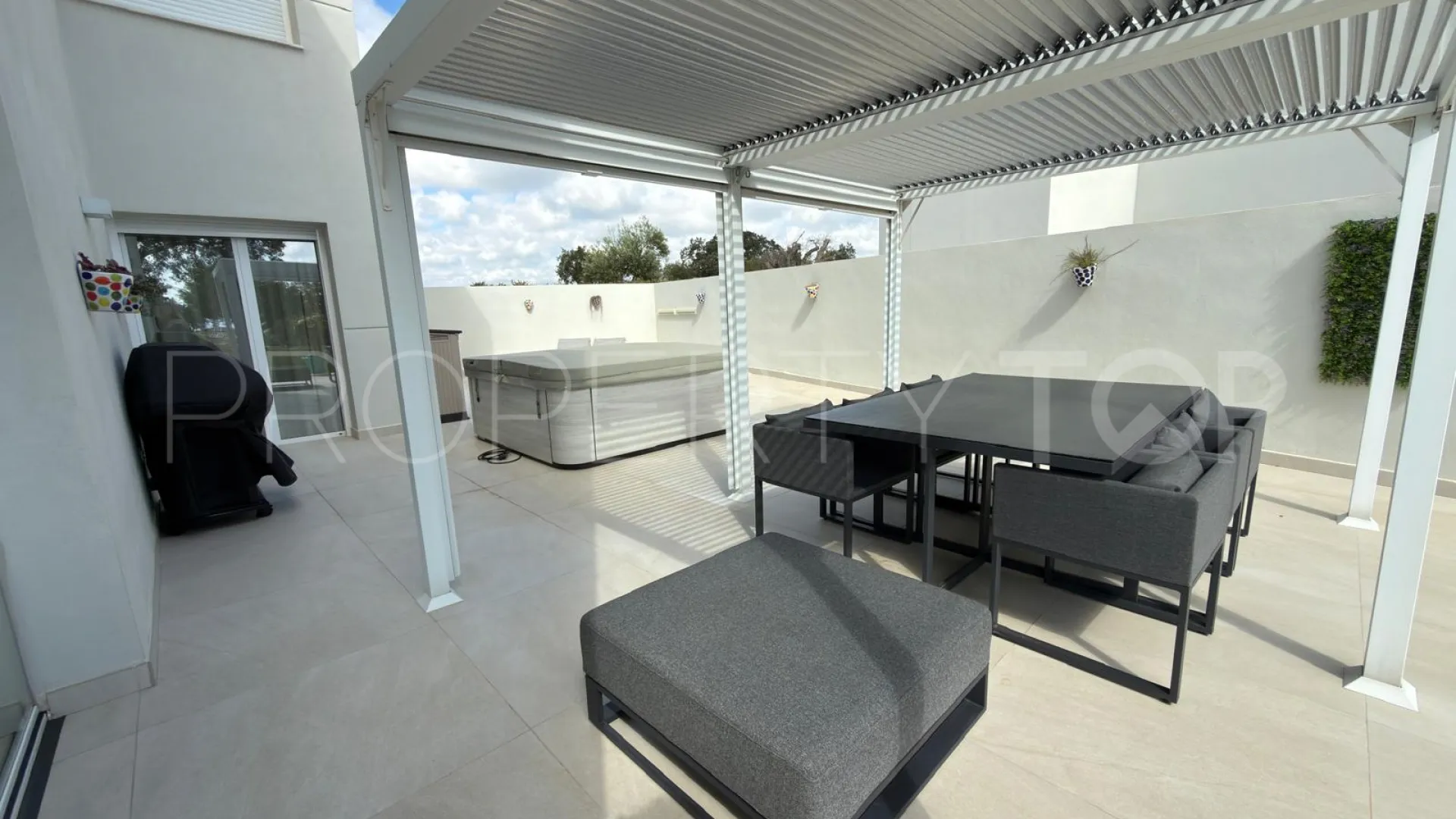 Apartamento planta baja con 3 dormitorios a la venta en Emerald Greens