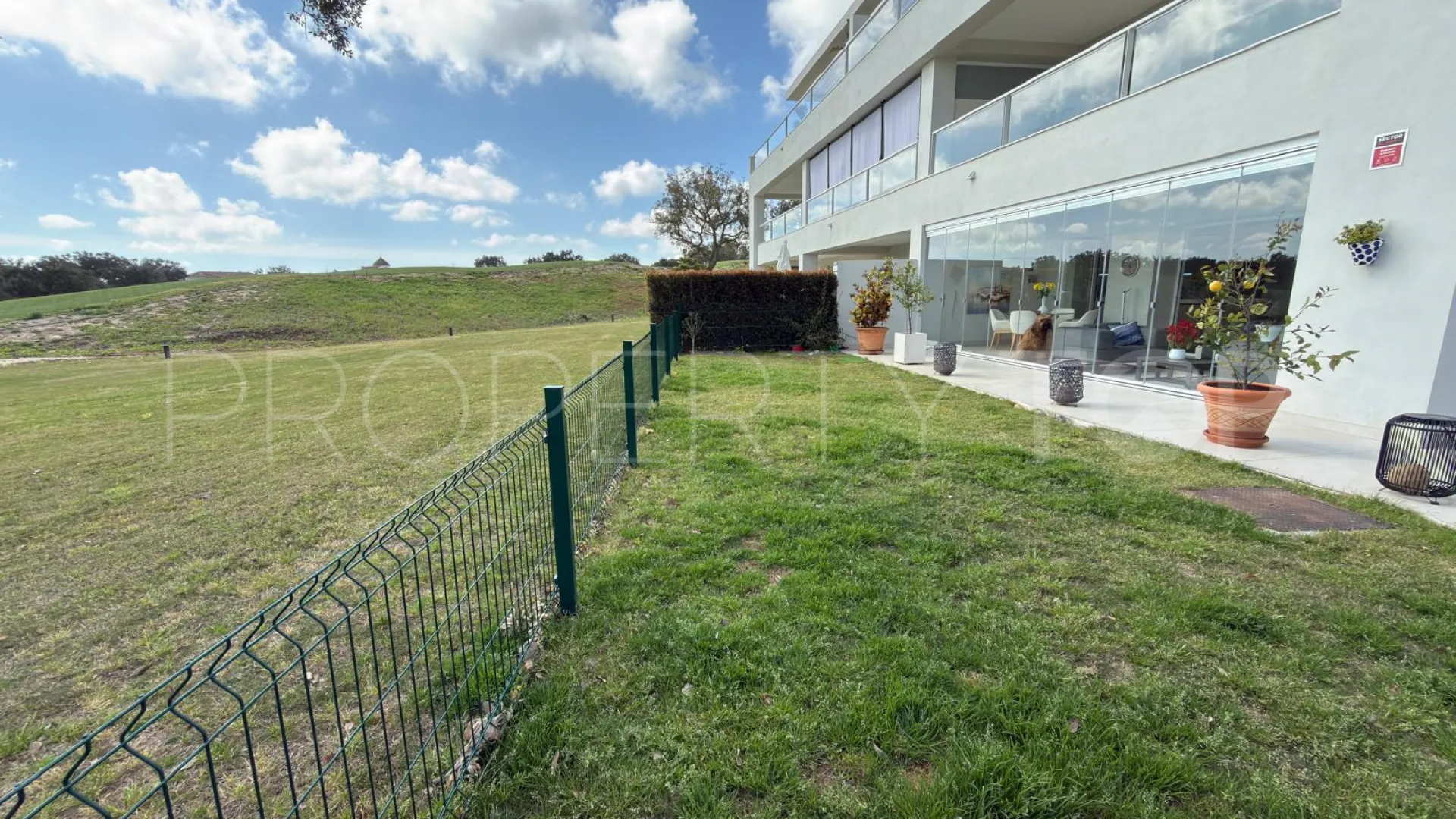 Apartamento planta baja con 3 dormitorios a la venta en Emerald Greens