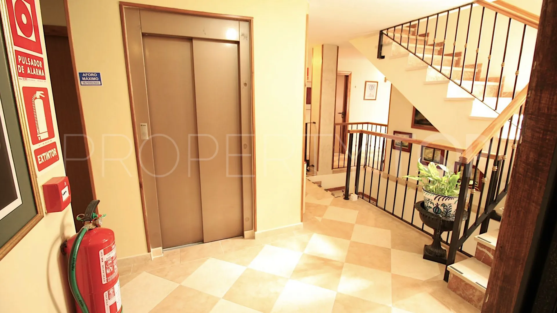 Se vende hotel en Pueblo Nuevo de Guadiaro