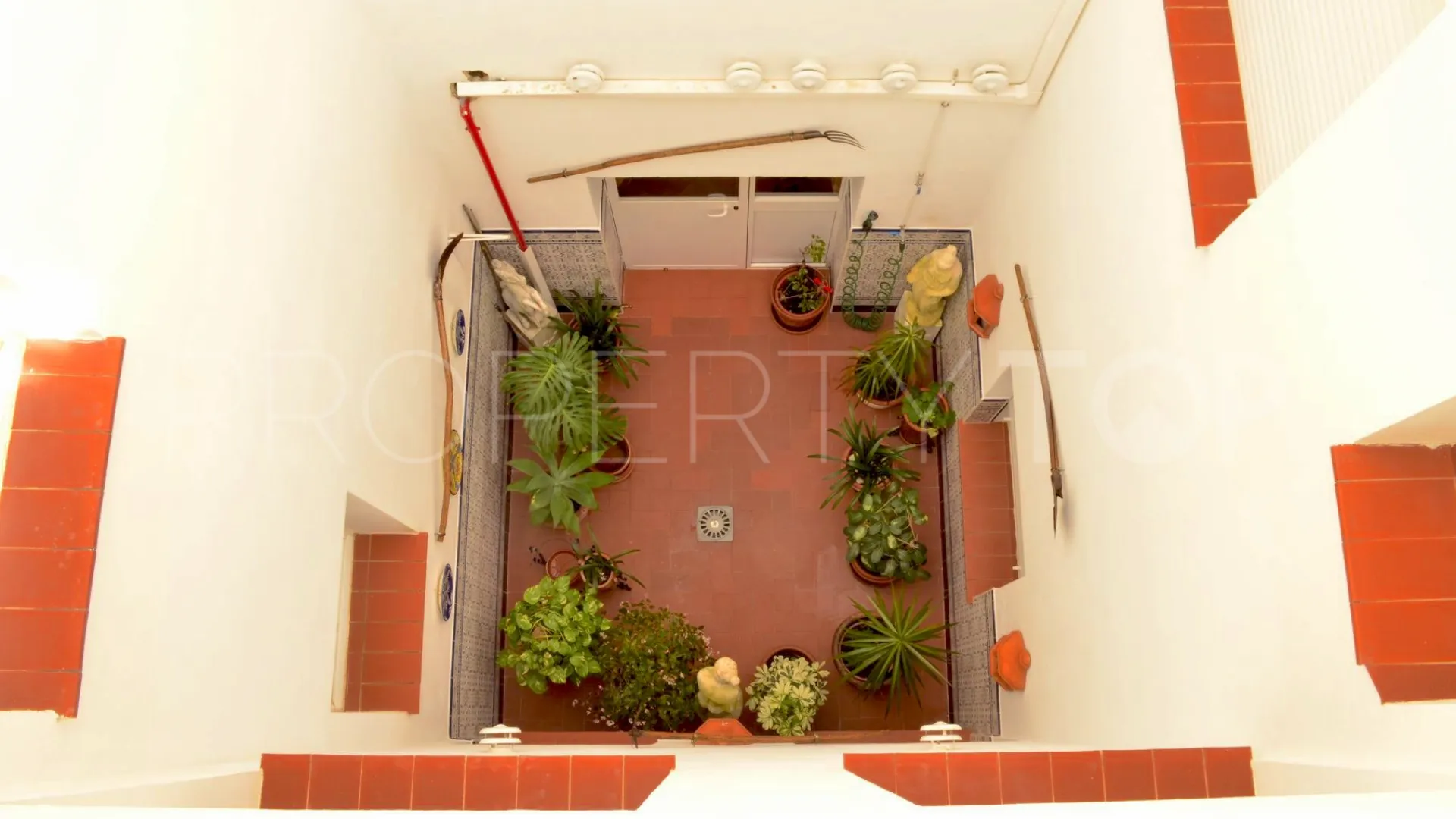 Se vende hotel en Pueblo Nuevo de Guadiaro