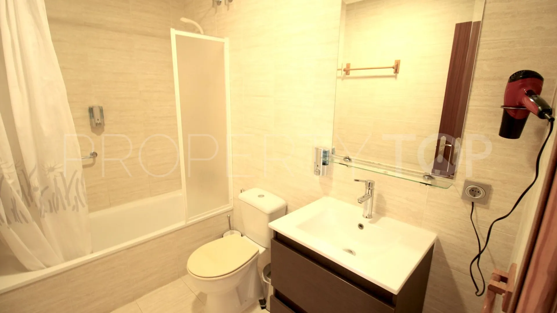 Se vende hotel en Pueblo Nuevo de Guadiaro