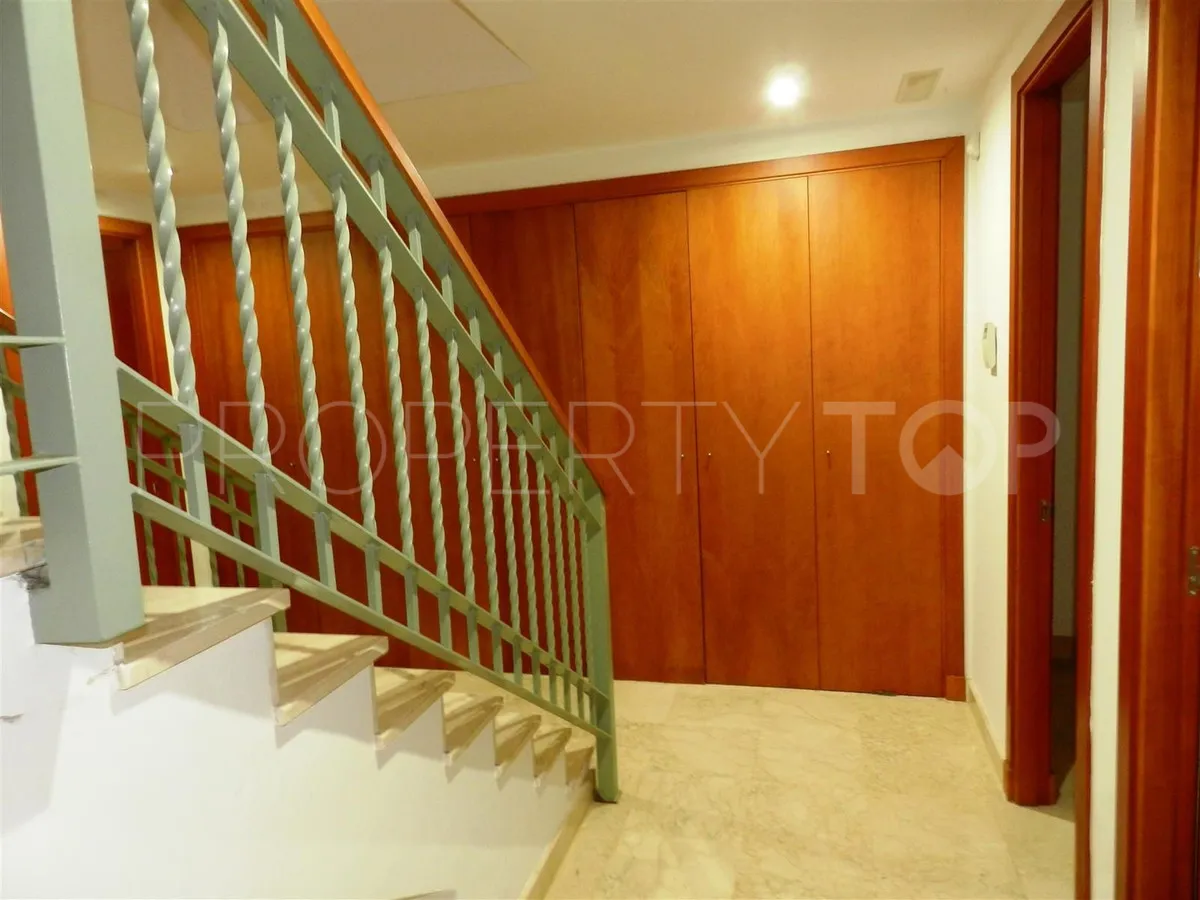 Comprar villa con 4 dormitorios en Sotogrande Alto