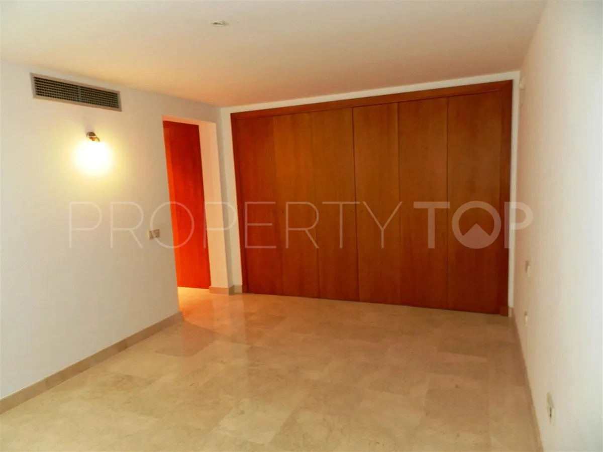 Comprar villa con 4 dormitorios en Sotogrande Alto