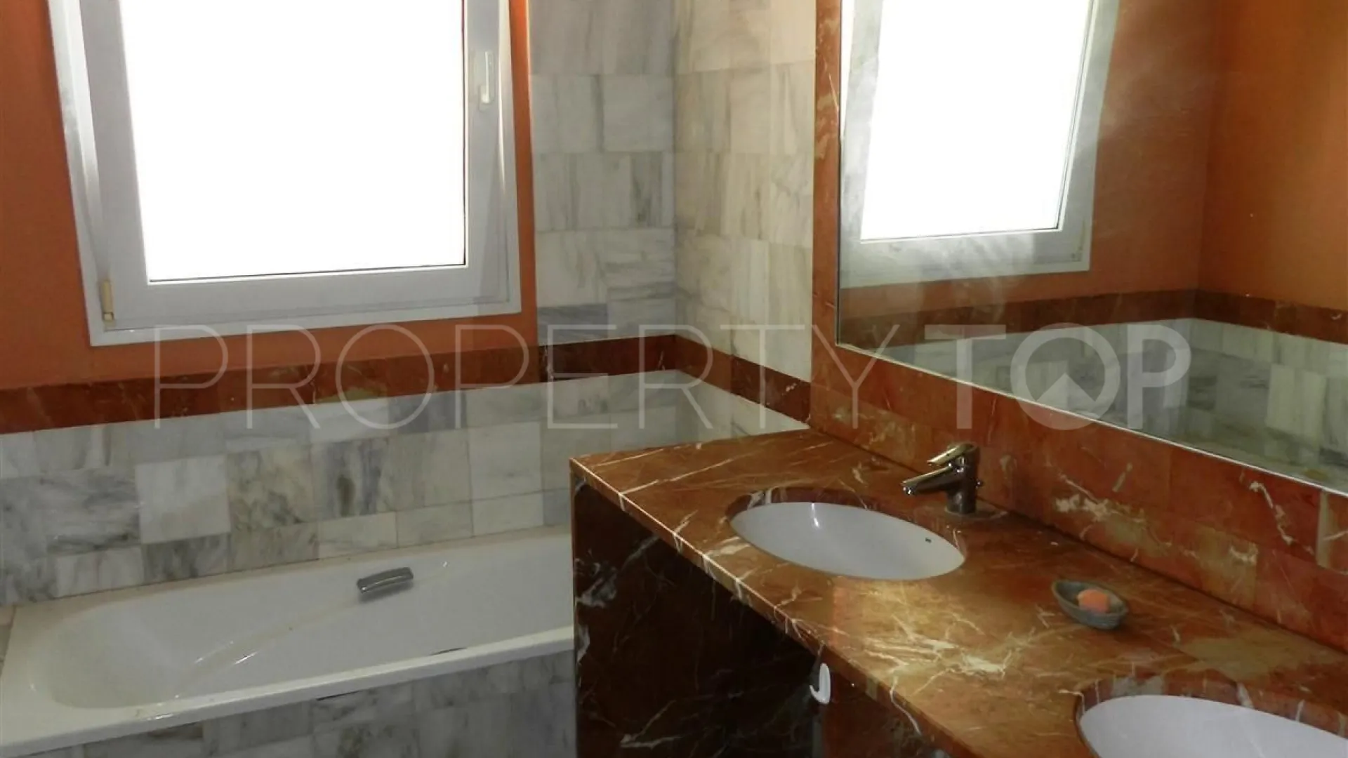 Comprar villa con 4 dormitorios en Sotogrande Alto