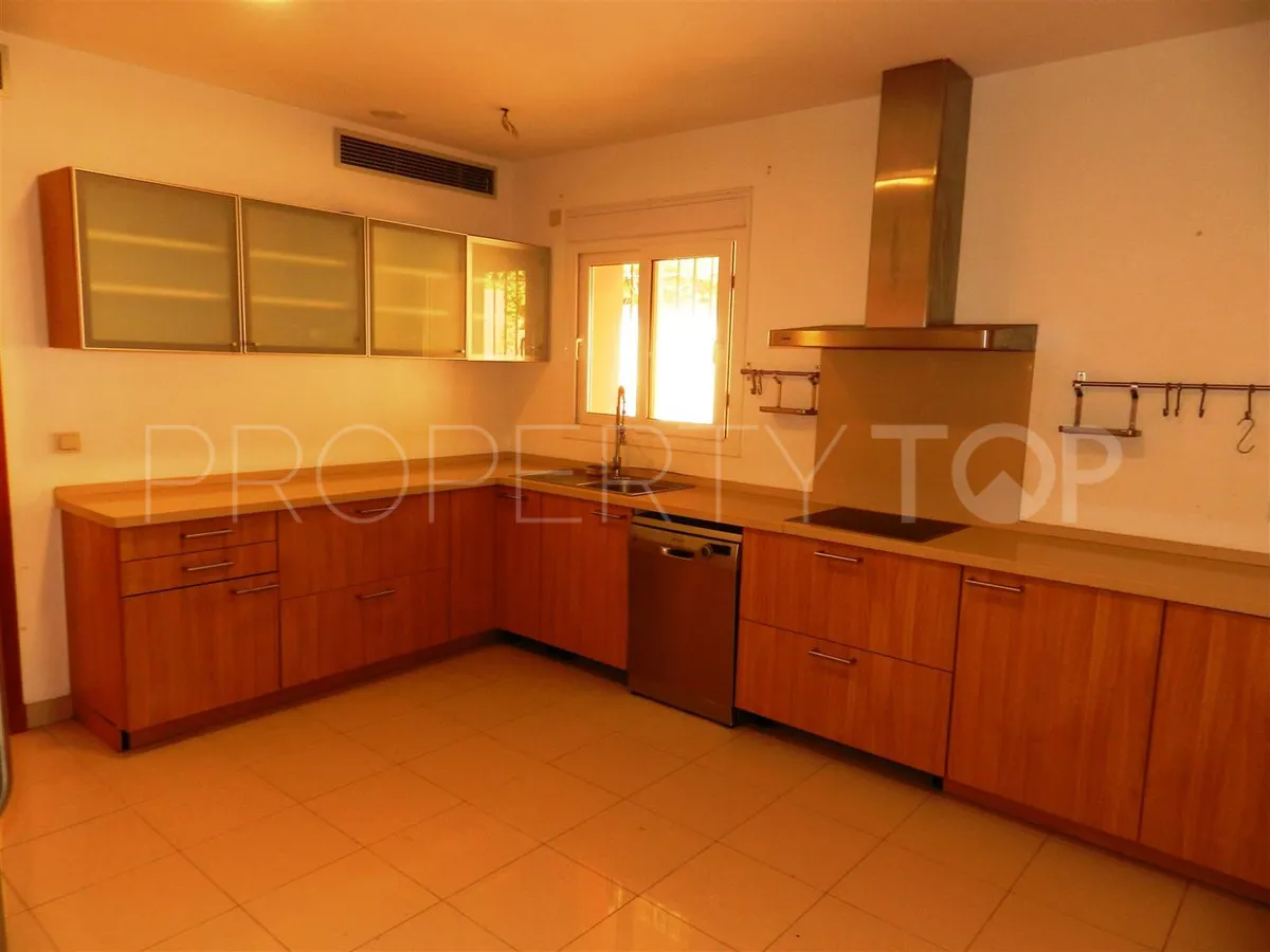Comprar villa con 4 dormitorios en Sotogrande Alto