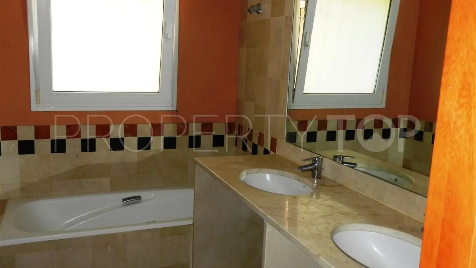 Comprar villa con 4 dormitorios en Sotogrande Alto