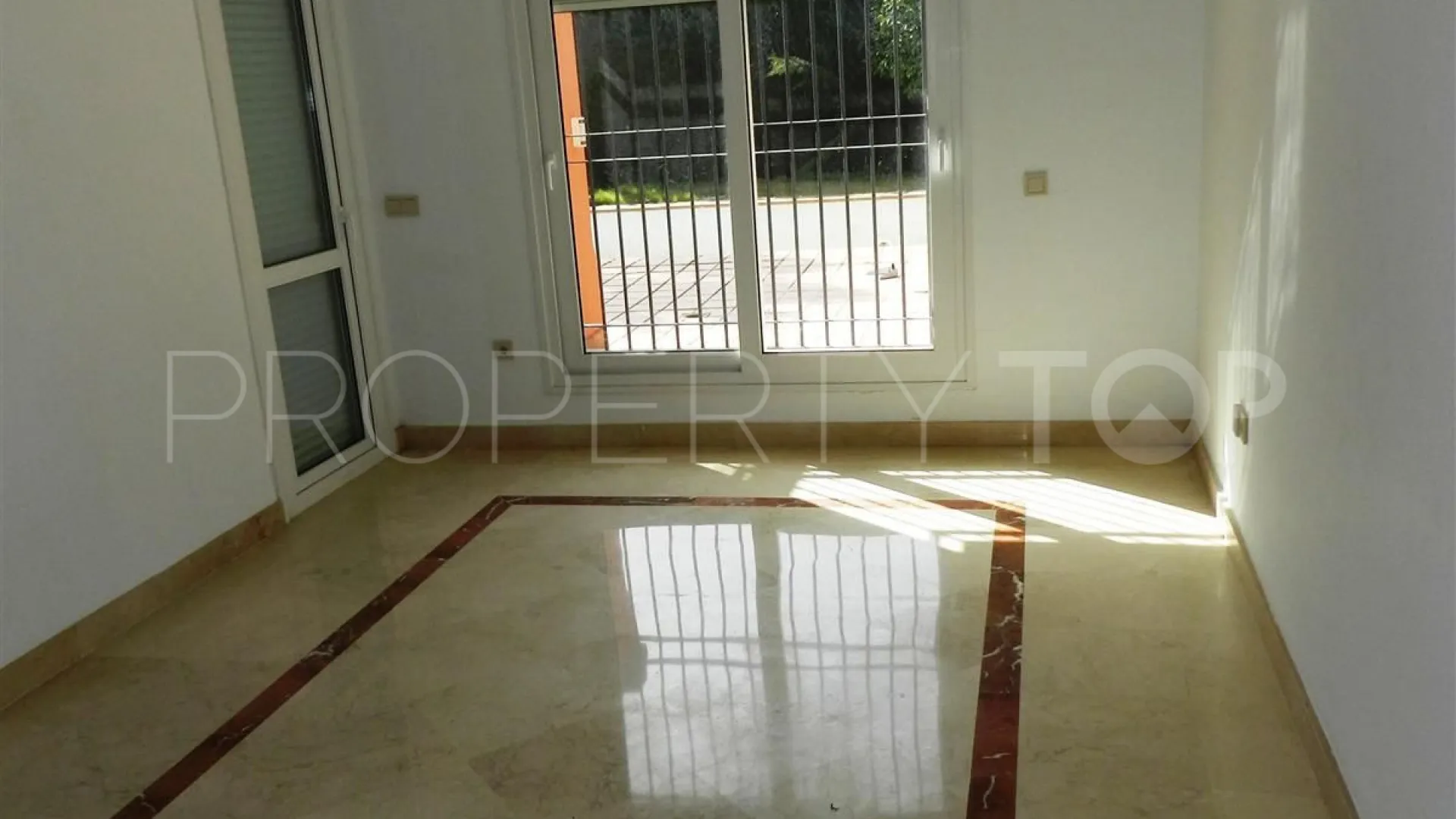 Comprar villa con 4 dormitorios en Sotogrande Alto