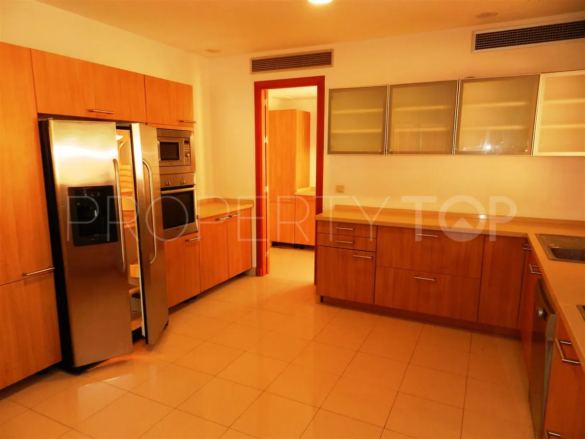 Comprar villa con 4 dormitorios en Sotogrande Alto