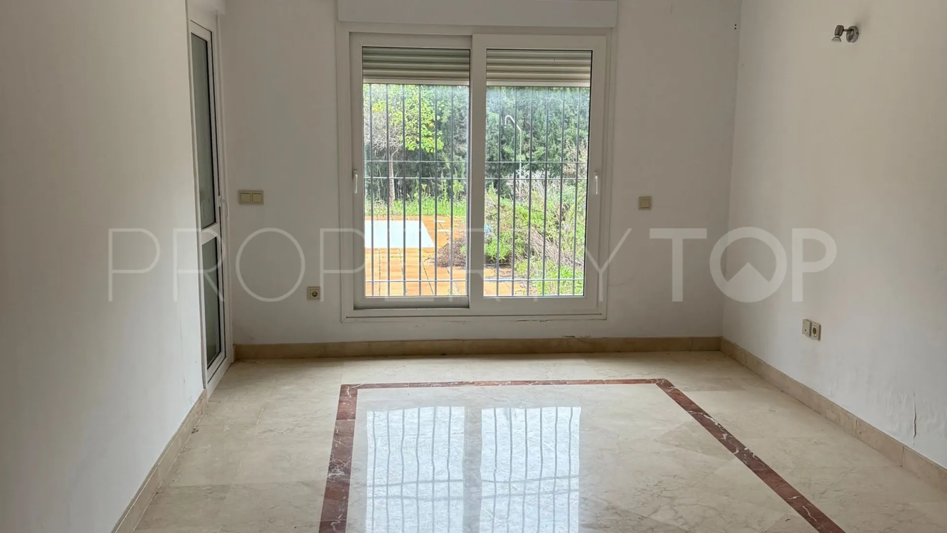 Comprar villa con 4 dormitorios en Sotogrande Alto