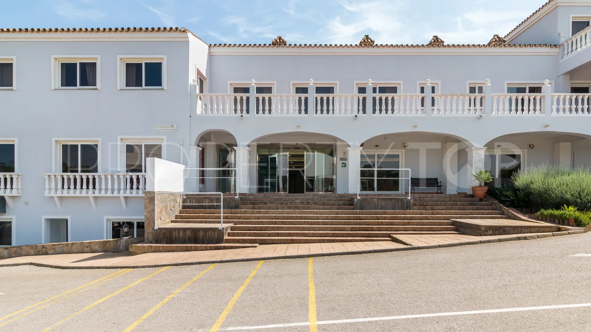 84 bedrooms hotel for sale in San Roque Club