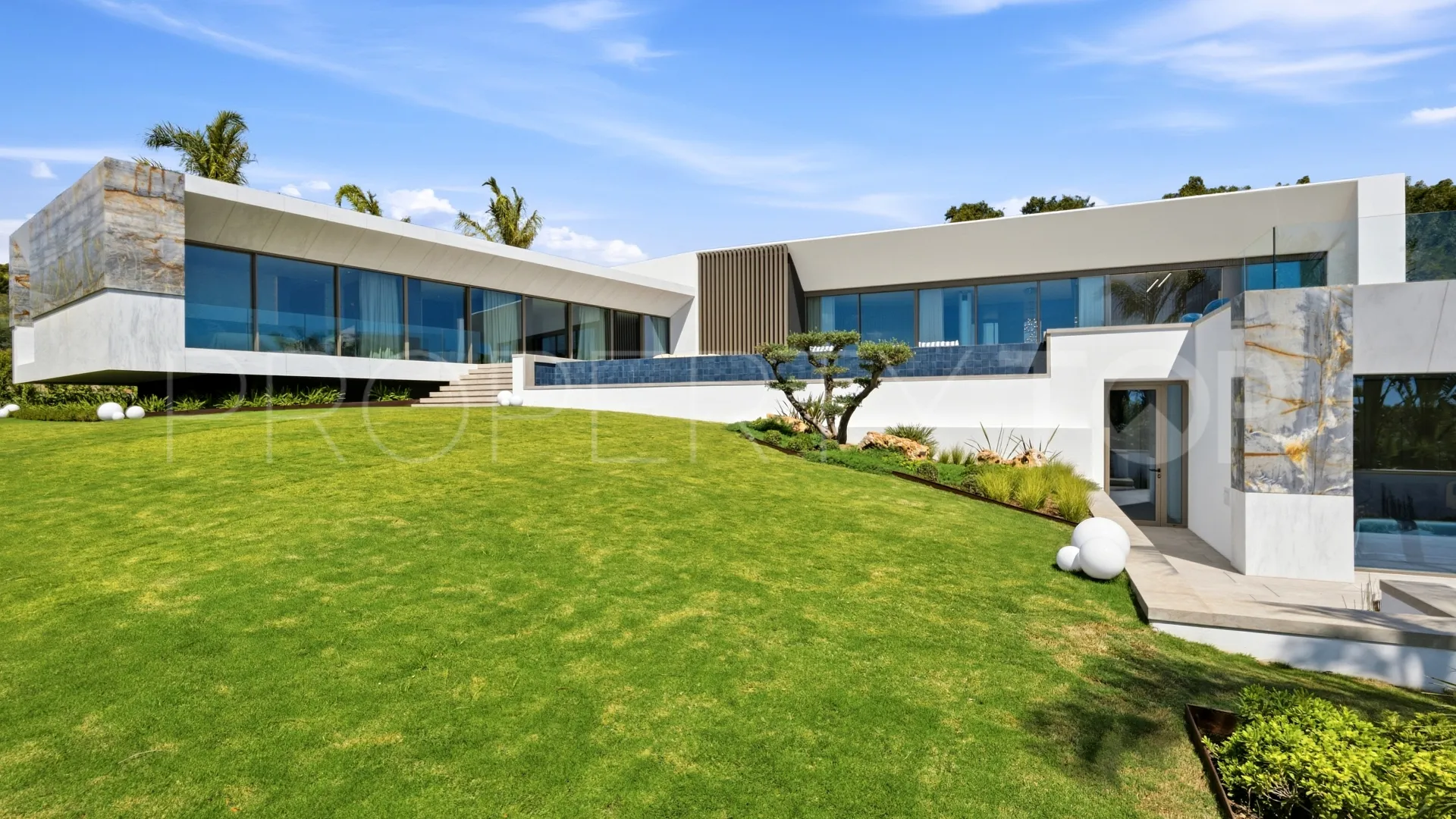 Se vende villa en Zona L