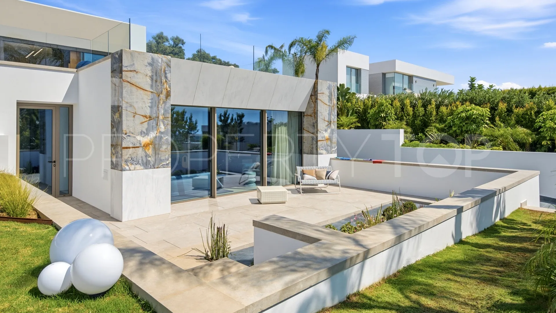 Se vende villa en Zona L