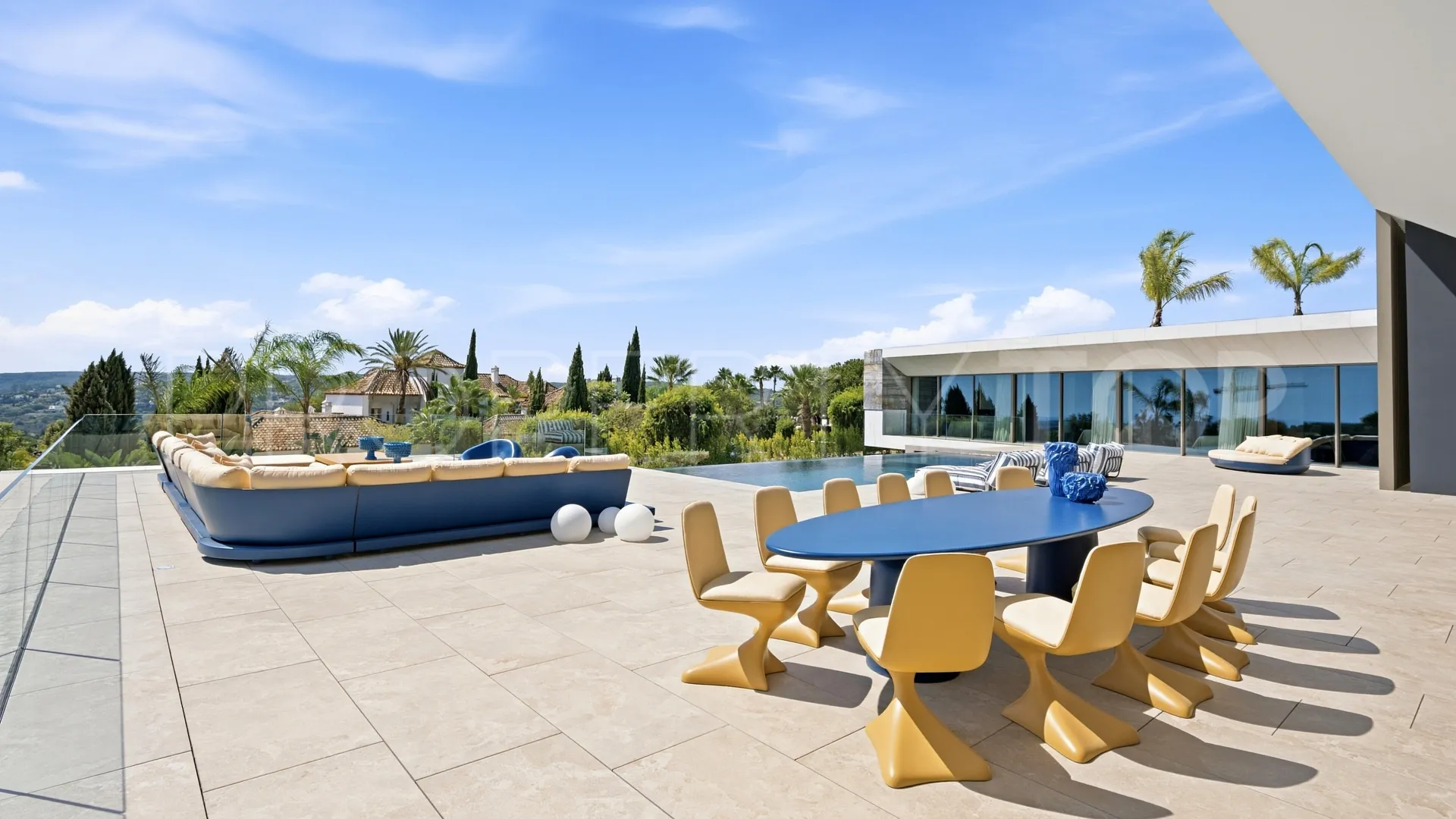 Se vende villa en Zona L