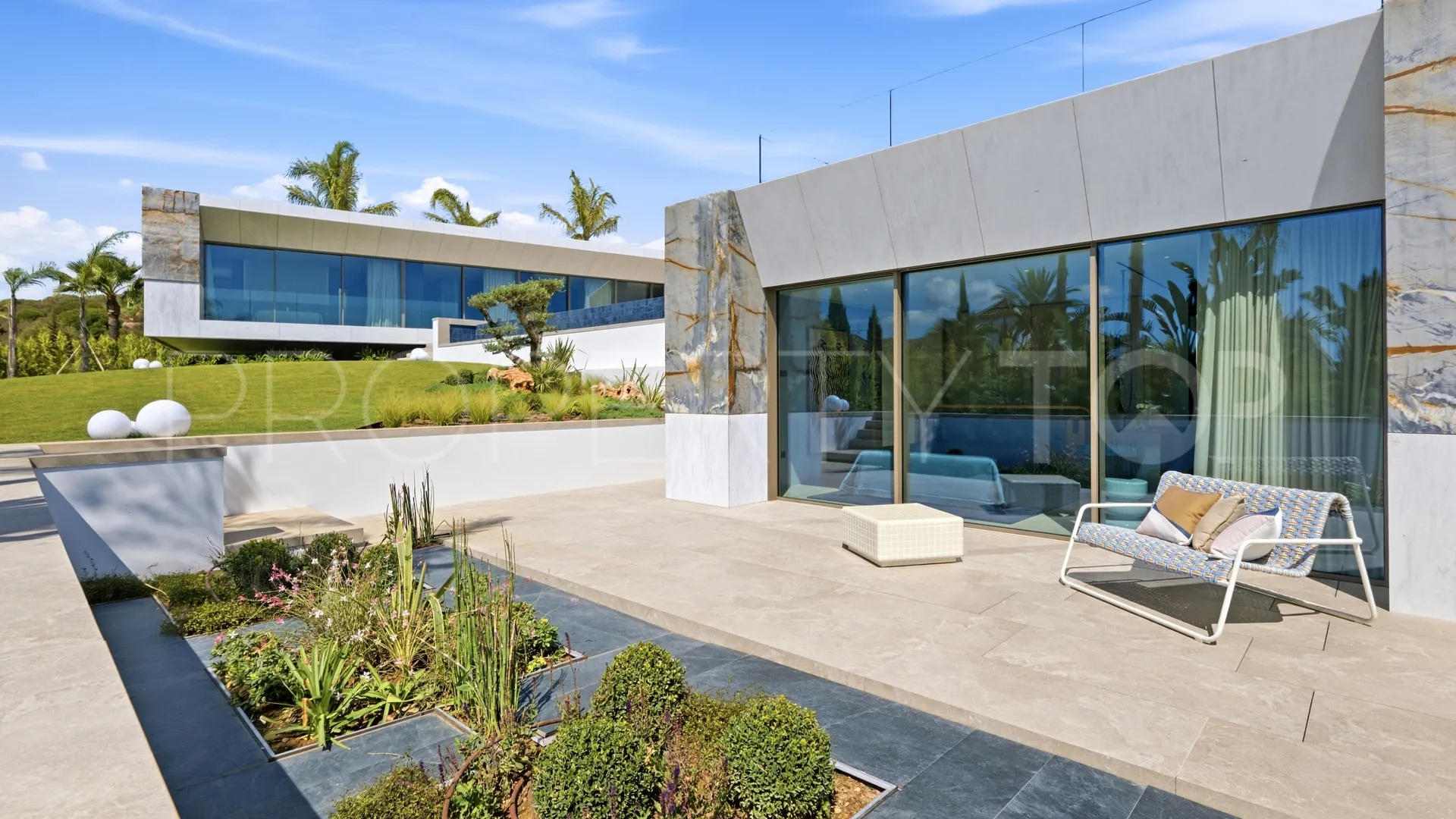 Se vende villa en Zona L