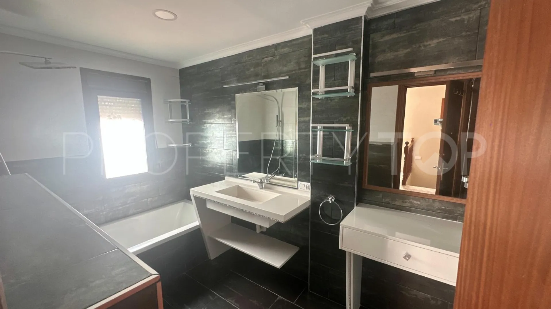 Town house for sale in Los Barrios