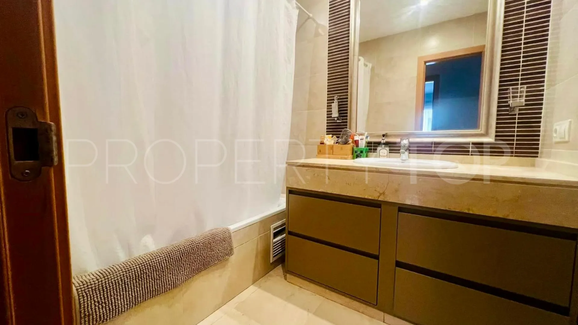 For sale town house in Pueblo Nuevo de Guadiaro