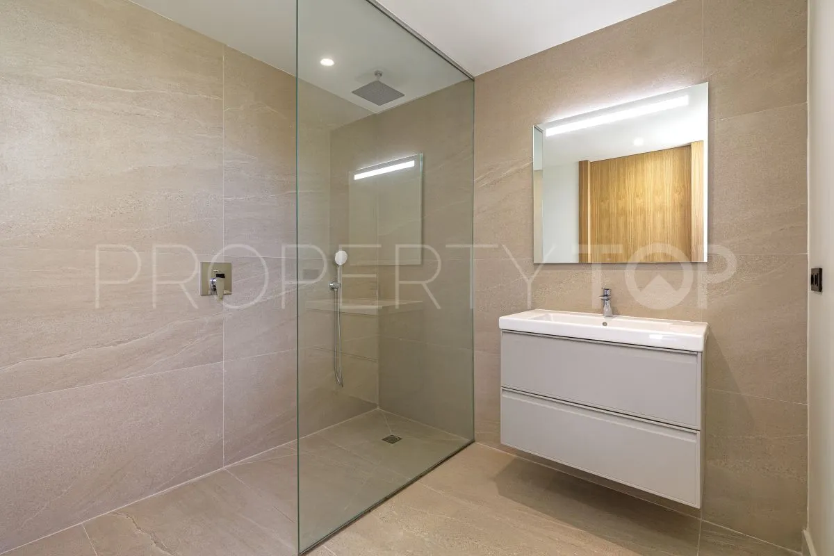 Zona F, villa de 4 dormitorios en venta