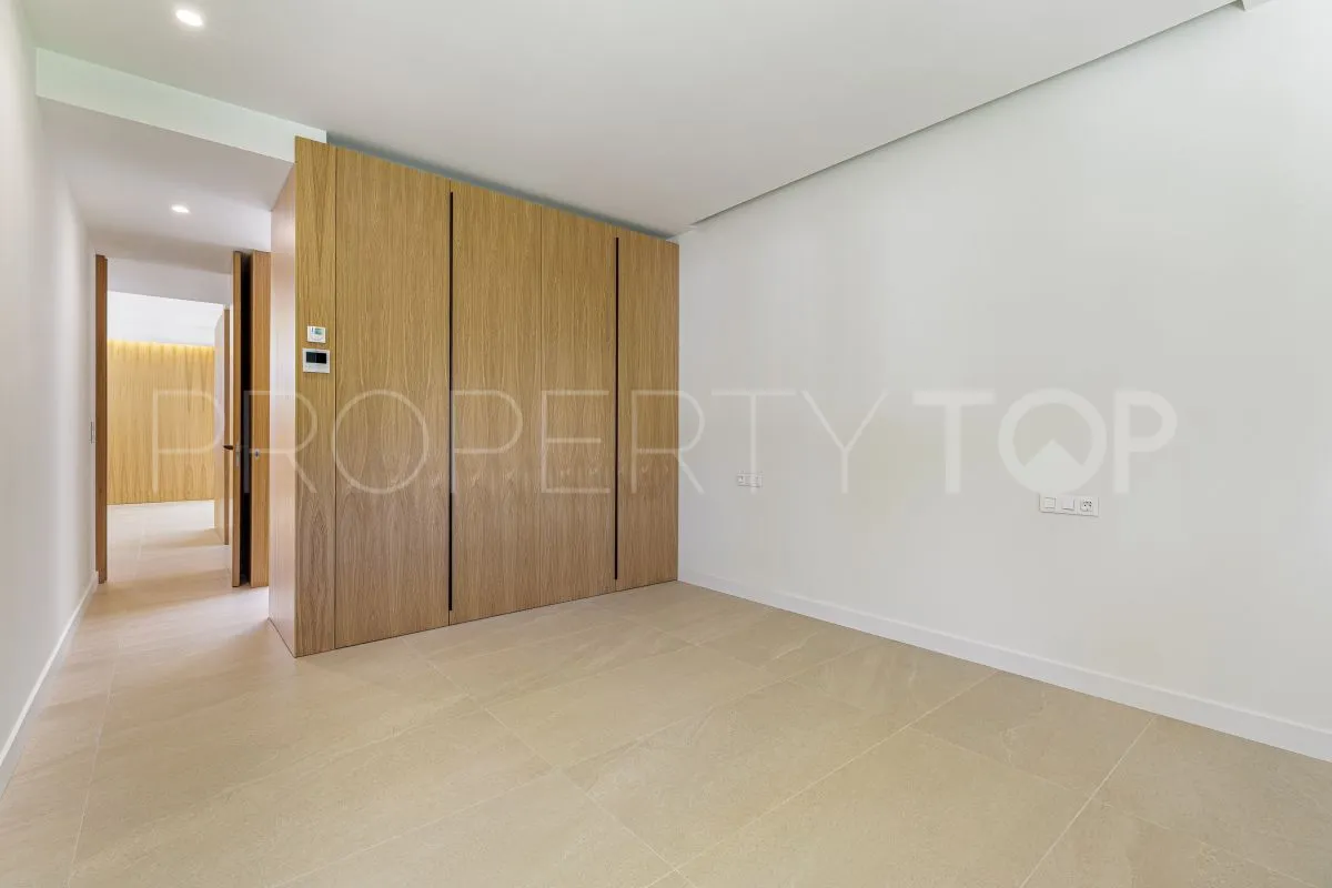 Zona F, villa de 4 dormitorios en venta