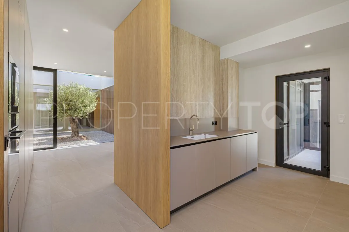 Zona F, villa de 4 dormitorios en venta